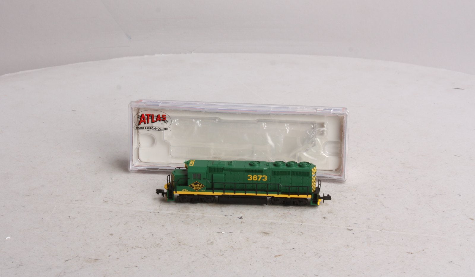 Atlas 10000412 Reading GP40-2 Phase I Diesel Locomotive w/DCC & Sound #3673
