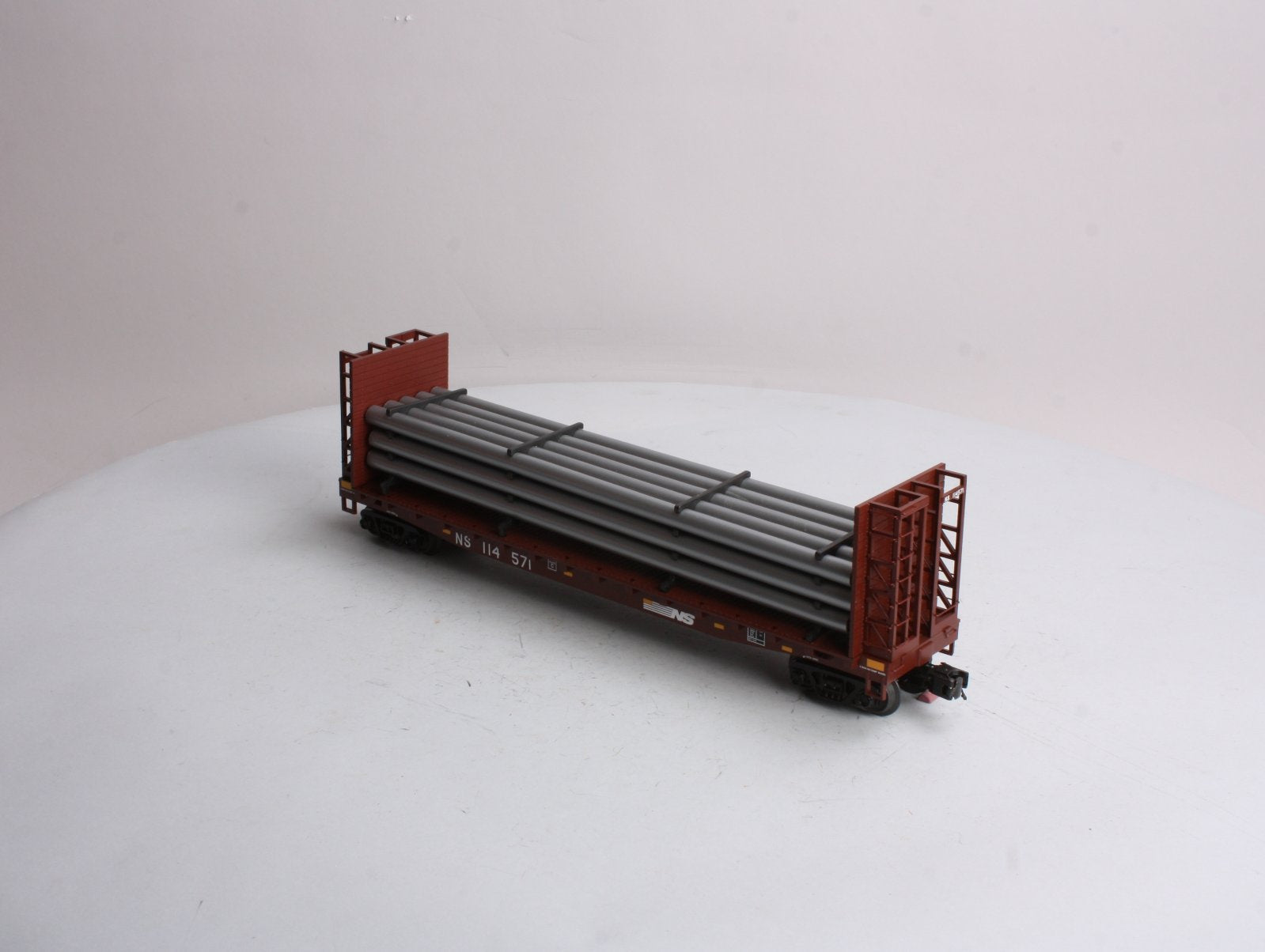MTH 20-98666 Norfolk Southern Flat Car - w/Bulkheads & Pipe Load