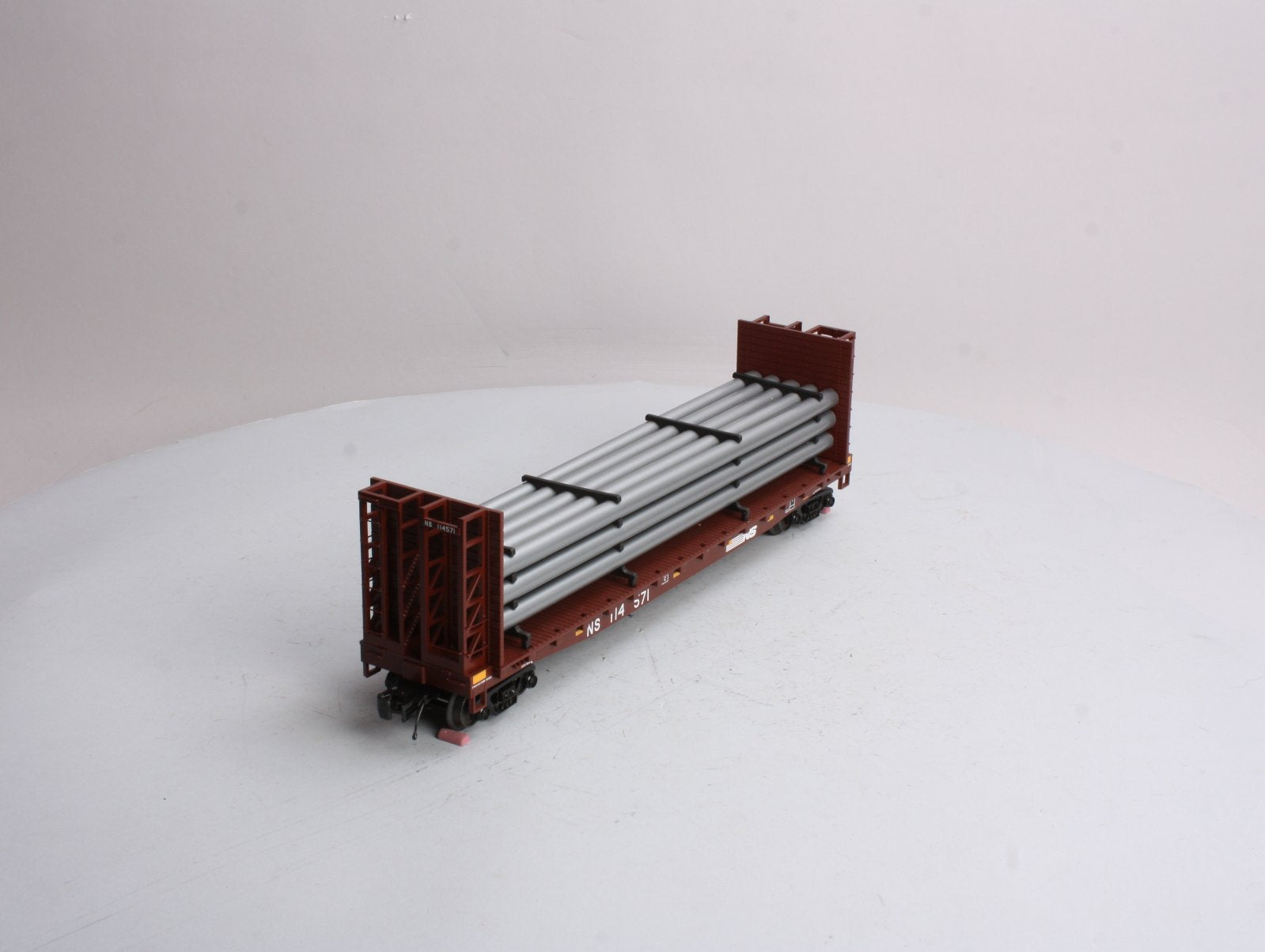 MTH 20-98666 Norfolk Southern Flat Car - w/Bulkheads & Pipe Load