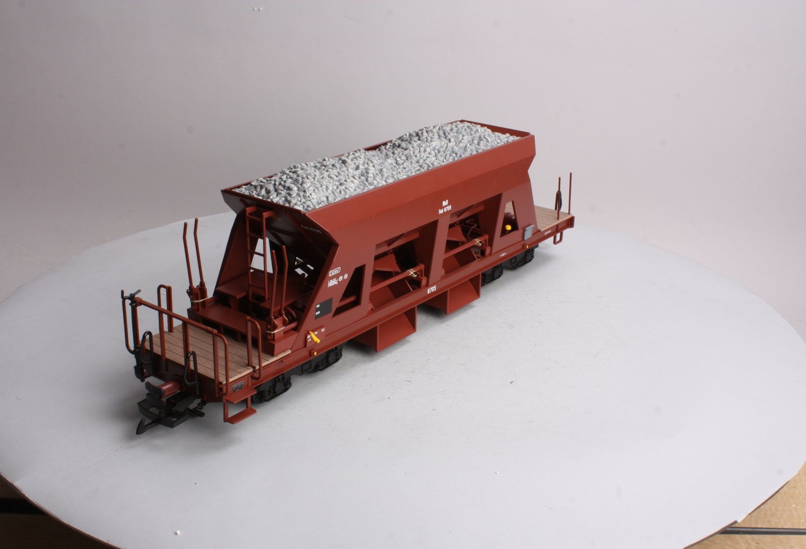 LGB 46690 RhB Self Unloading Car – Trainz