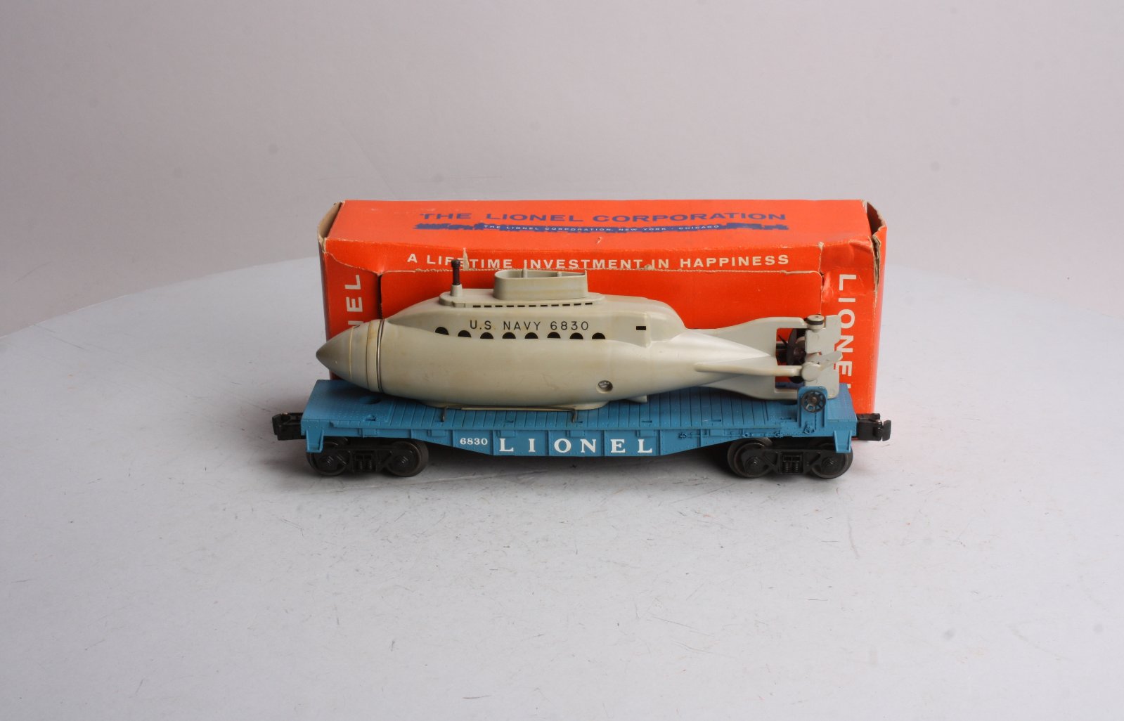 Lionel 6830 Vintage O Flatcar w/ Non Operating Submarine