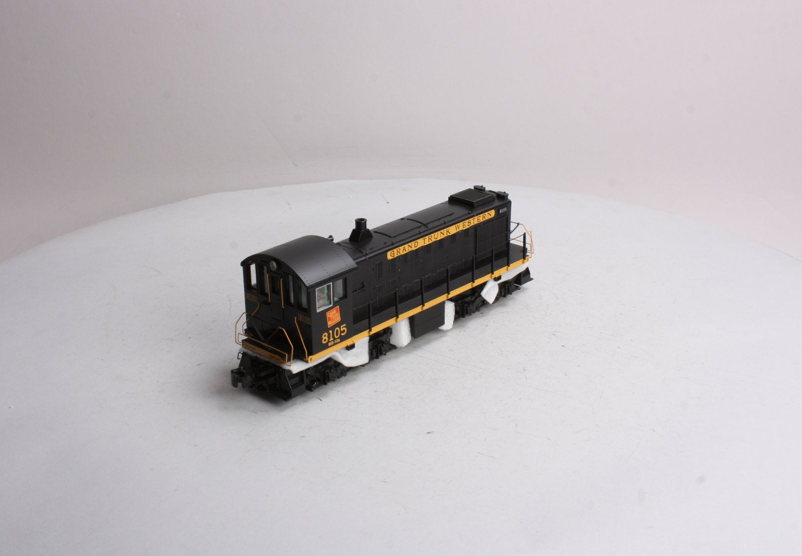 MTH 20-2794-3 Grand Trunk Western Alco S-2 Non-Powered Diesel Switcher #8105