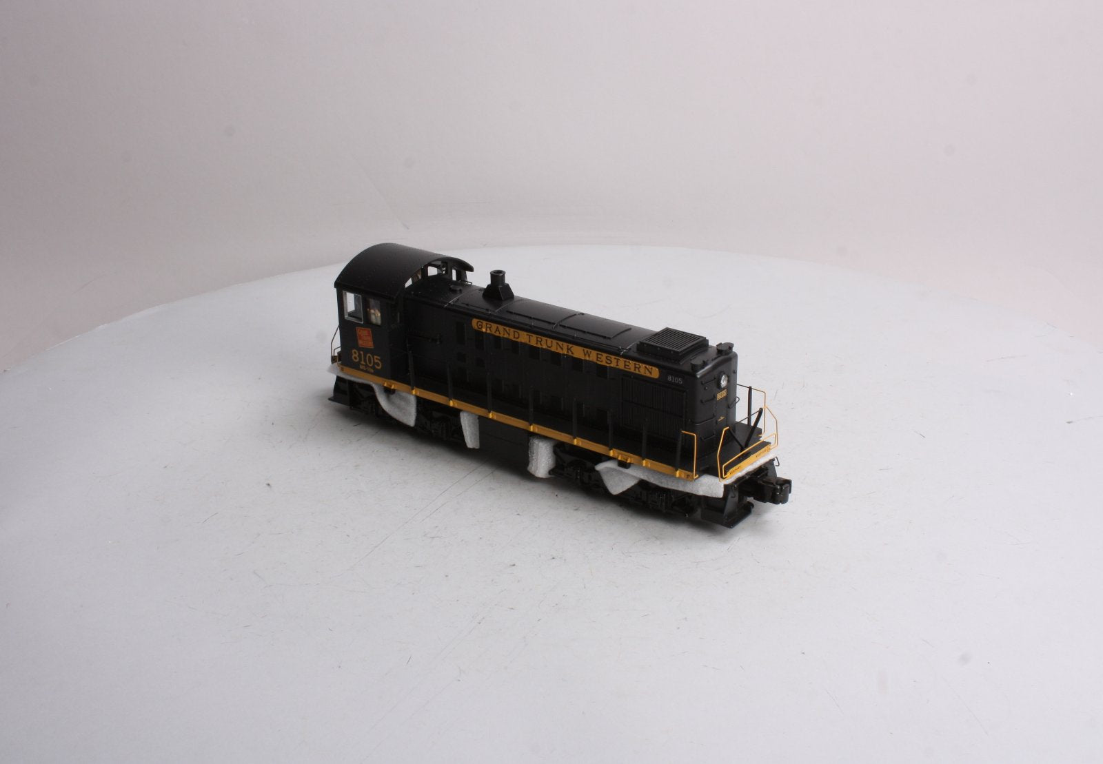 MTH 20-2794-3 Grand Trunk Western Alco S-2 Non-Powered Diesel Switcher #8105
