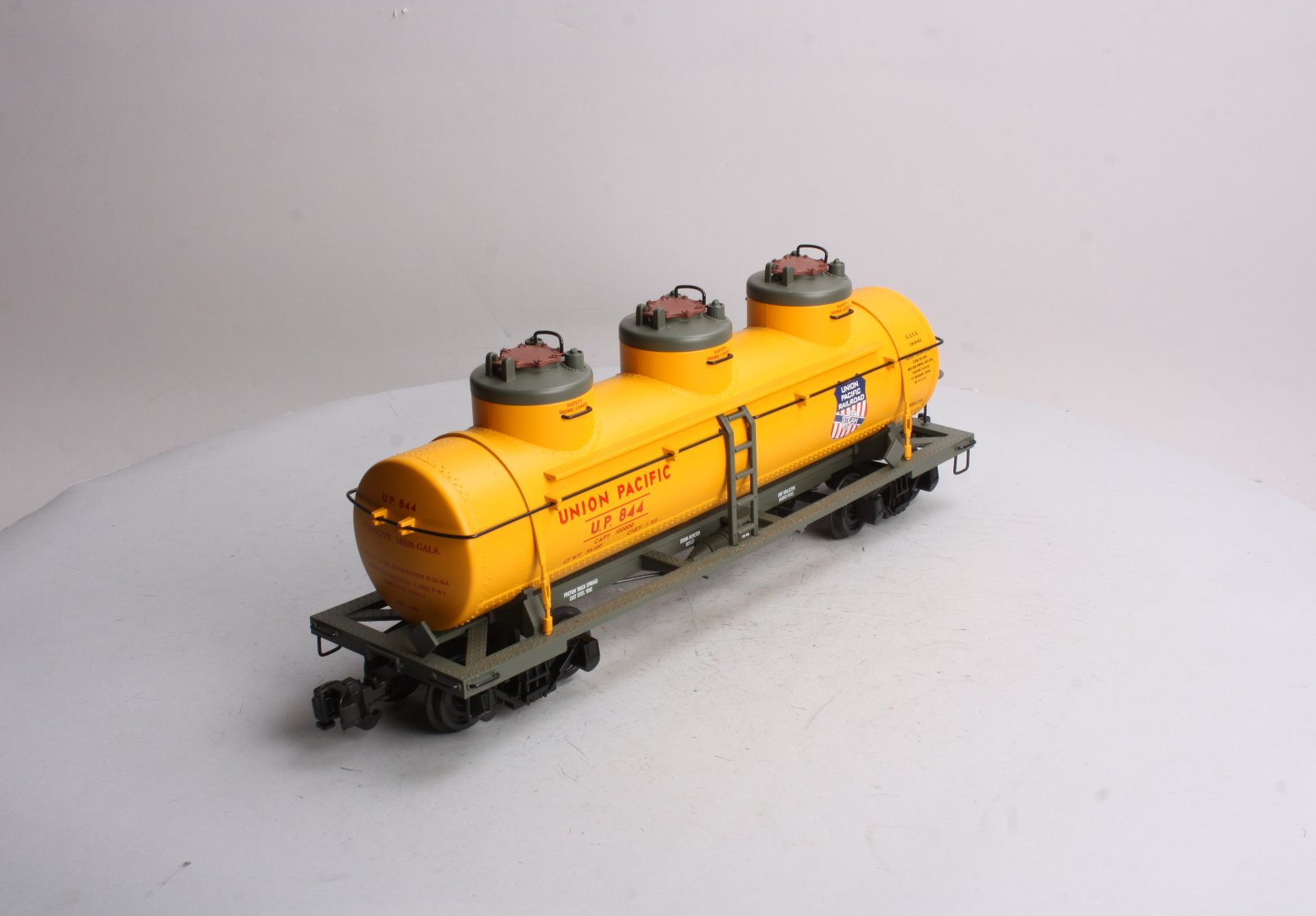 Sold! Santa Fe 3 car set Streamline Passenger Cars - G scale