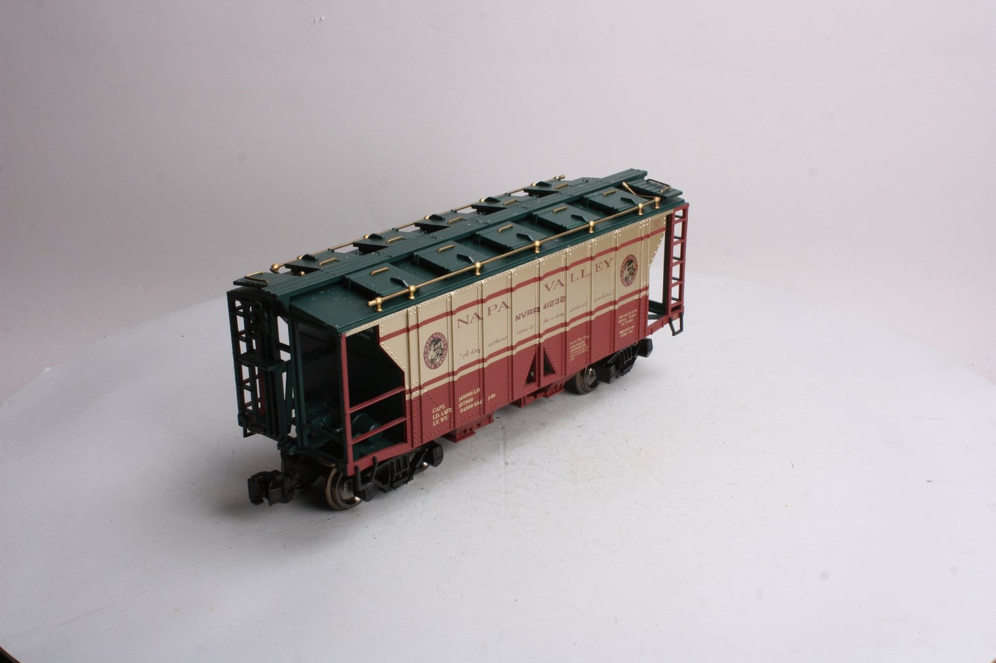 Aristo-Craft 41232 G Scale Napa Valley 2-Bay Covered Hopper- Metal Wheels