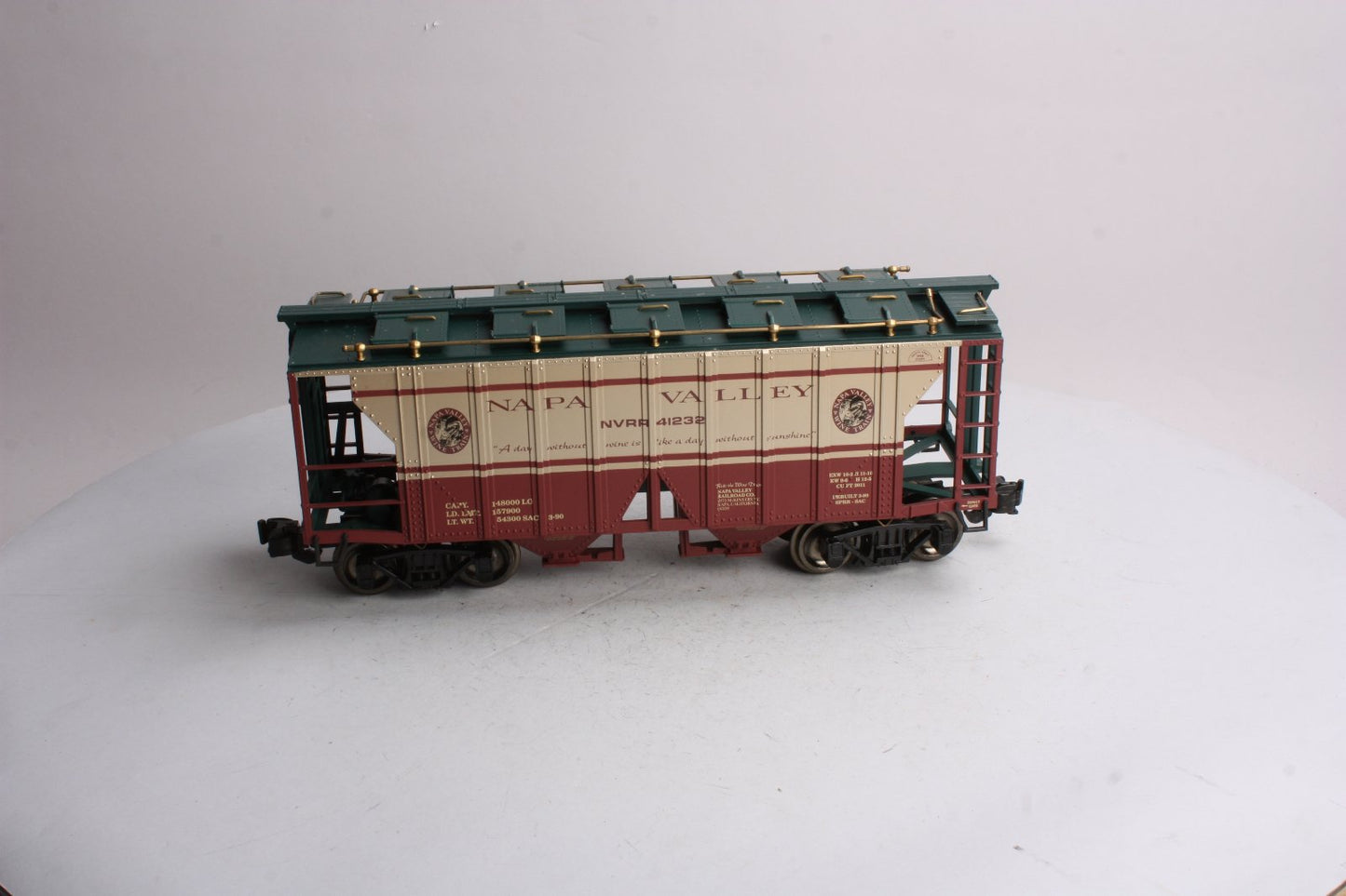 Aristo-Craft 41232 G Scale Napa Valley 2-Bay Covered Hopper- Metal Wheels
