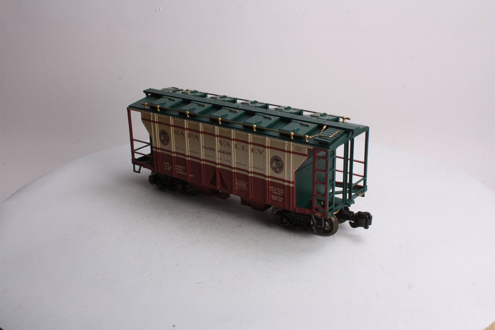 Aristo-Craft 41232 G Scale Napa Valley 2-Bay Covered Hopper- Metal Wheels