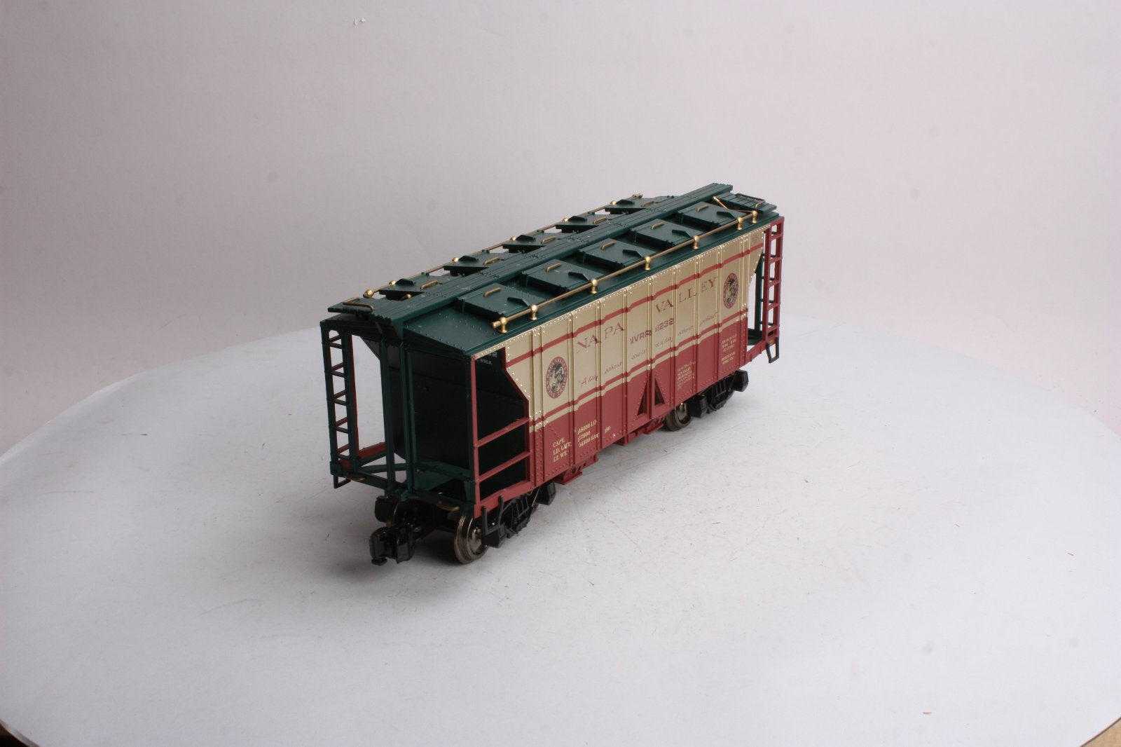 Aristo-Craft 41232 G Scale Napa Valley 2-Bay Covered Hopper- Metal Wheels