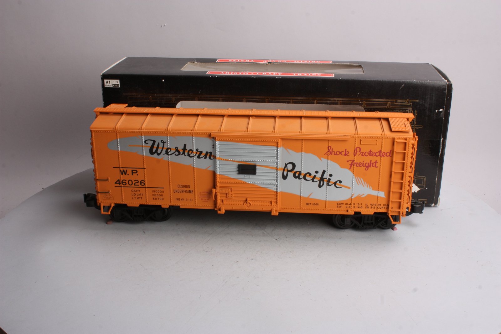 Aristo-Craft 46026 Western Pacific Boxcar- Plastic Wheels – Trainz