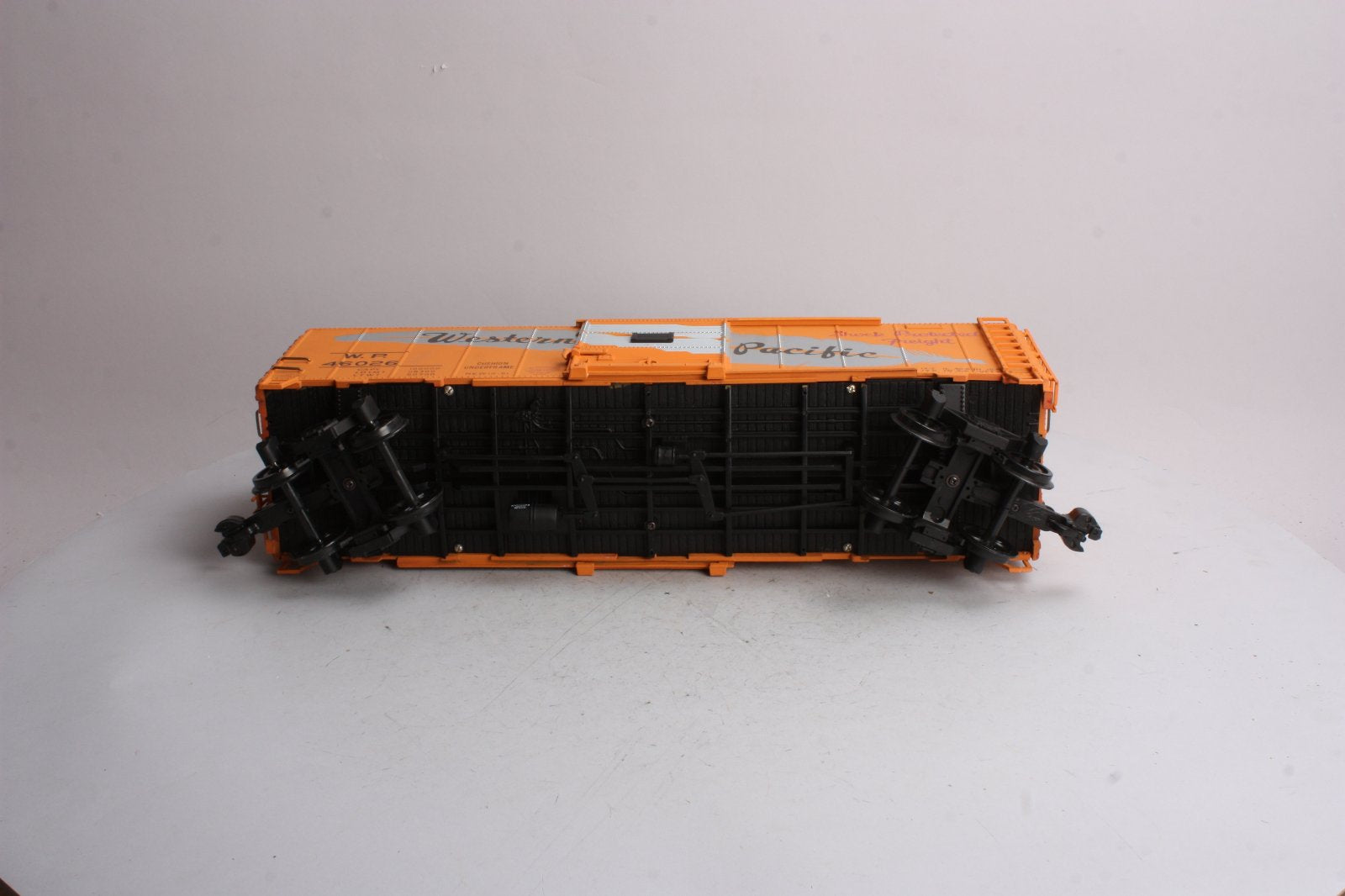 Aristo-Craft 46026 Western Pacific Boxcar- Plastic Wheels