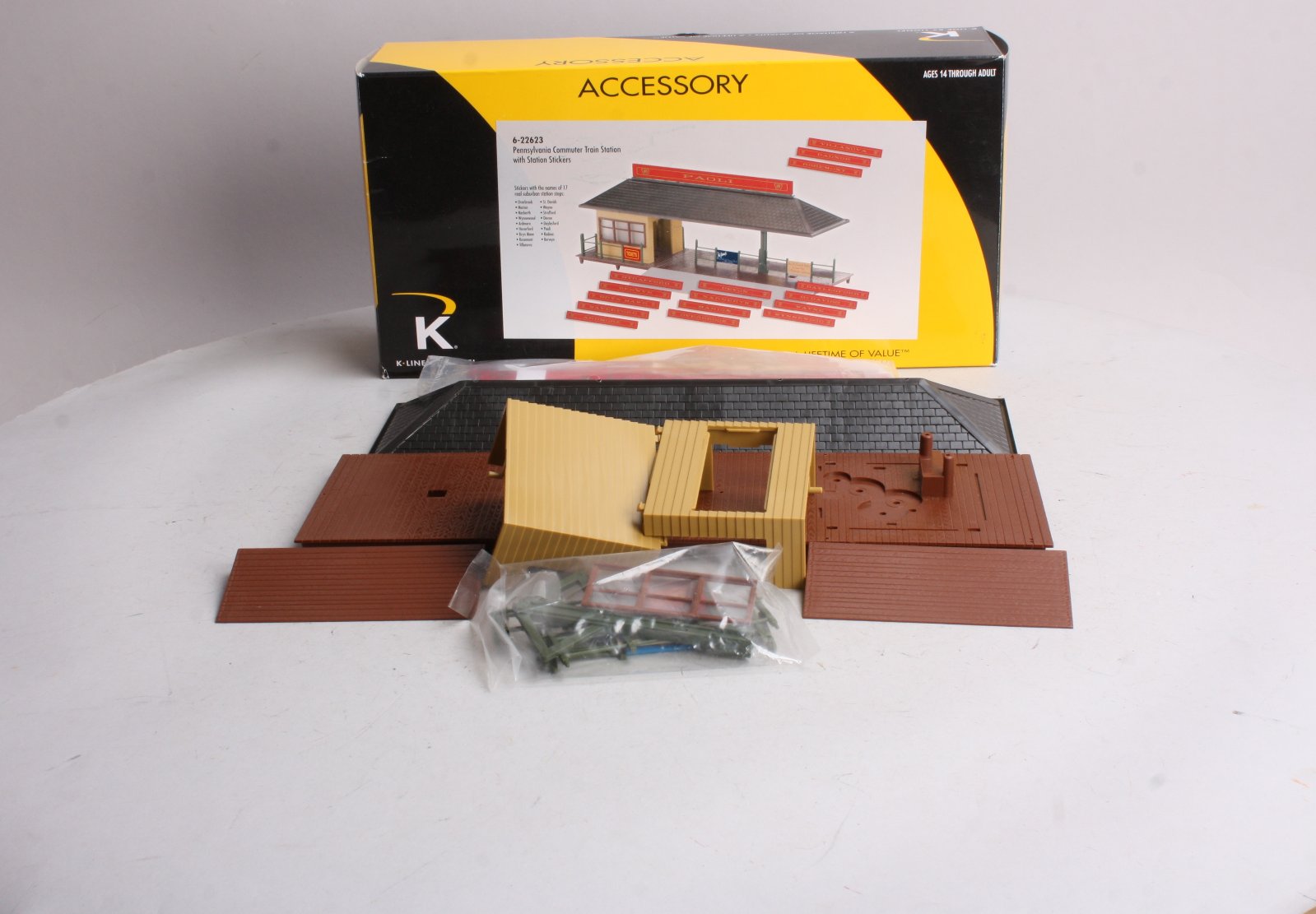 Lionel 6-22623 O Pennsylvania Commuter Train Station W/Station Stickers