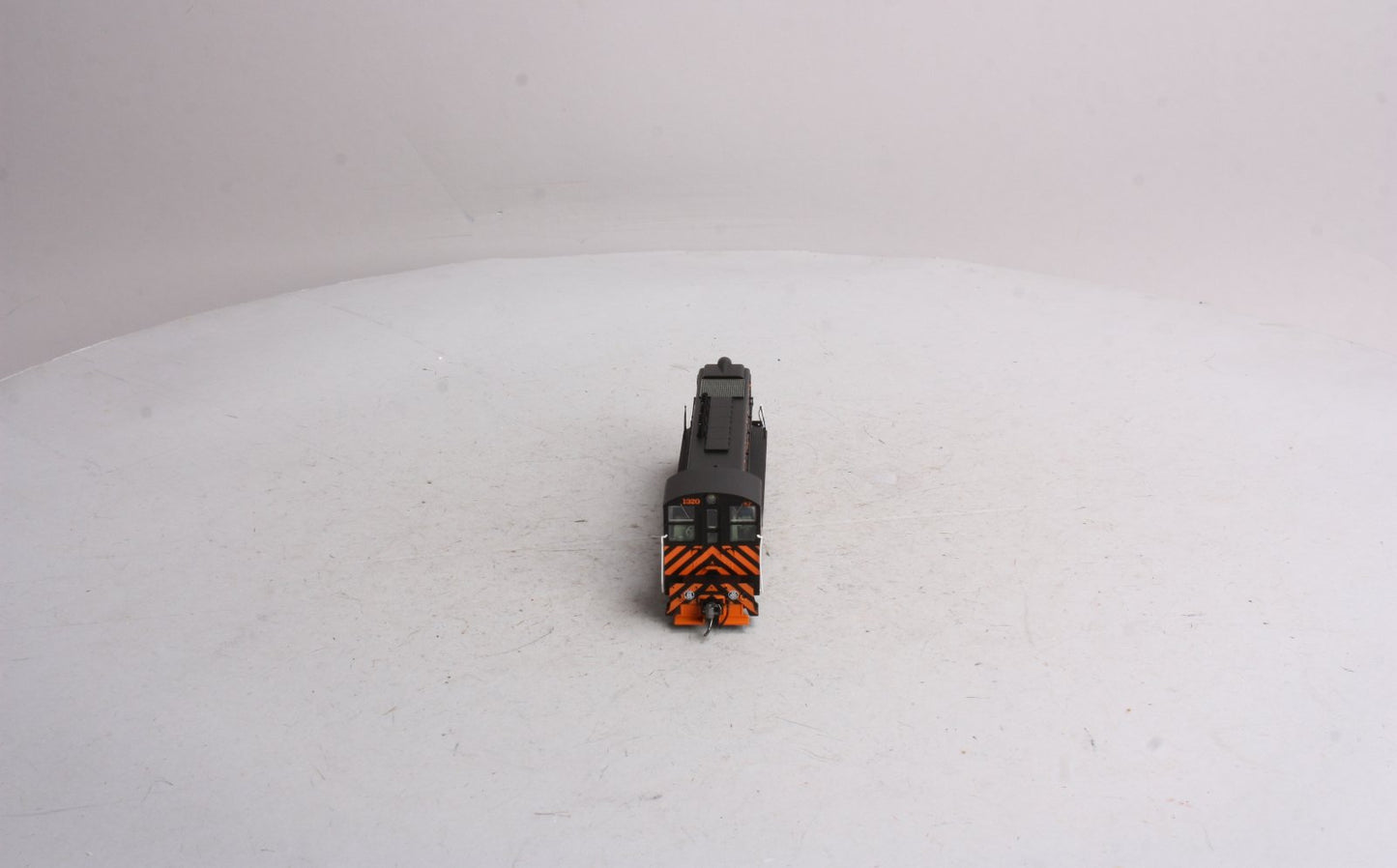 Bowser 23347 HO VO-1000, SP #1320 with Poles