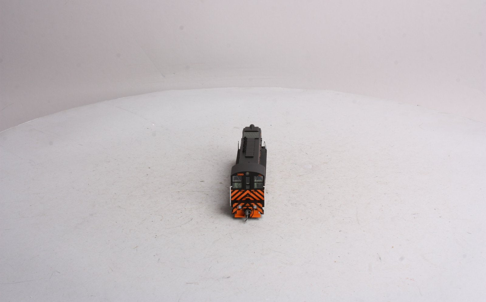 Bowser 23347 HO VO-1000, SP #1320 with Poles