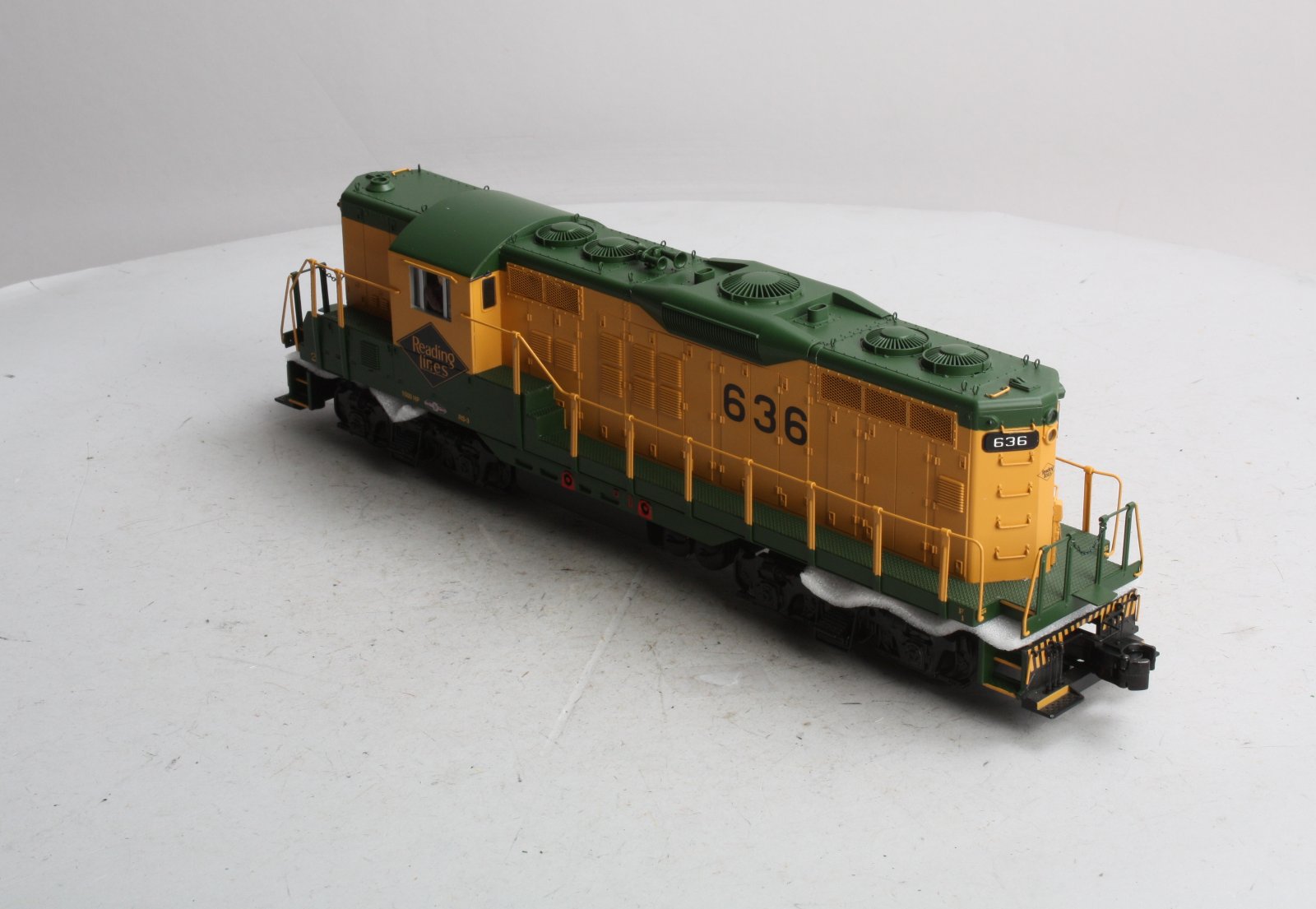 MTH 20-20202-3 Reading RDG GP-9 Non-Powered Diesel Engine #636