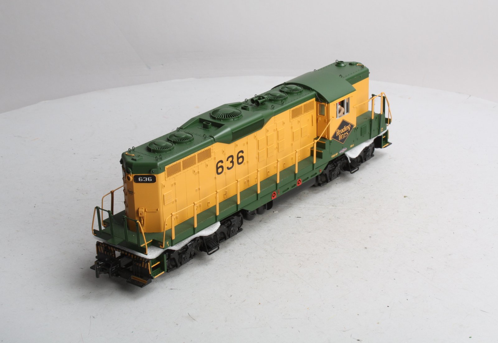 MTH 20-20202-3 Reading RDG GP-9 Non-Powered Diesel Engine #636