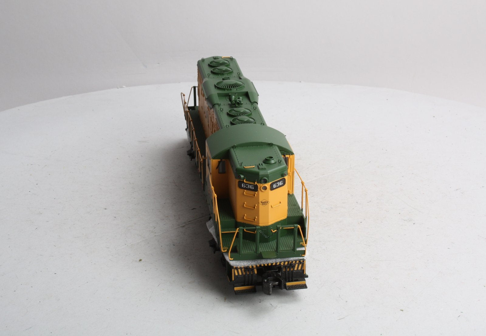 MTH 20-20202-3 Reading RDG GP-9 Non-Powered Diesel Engine #636