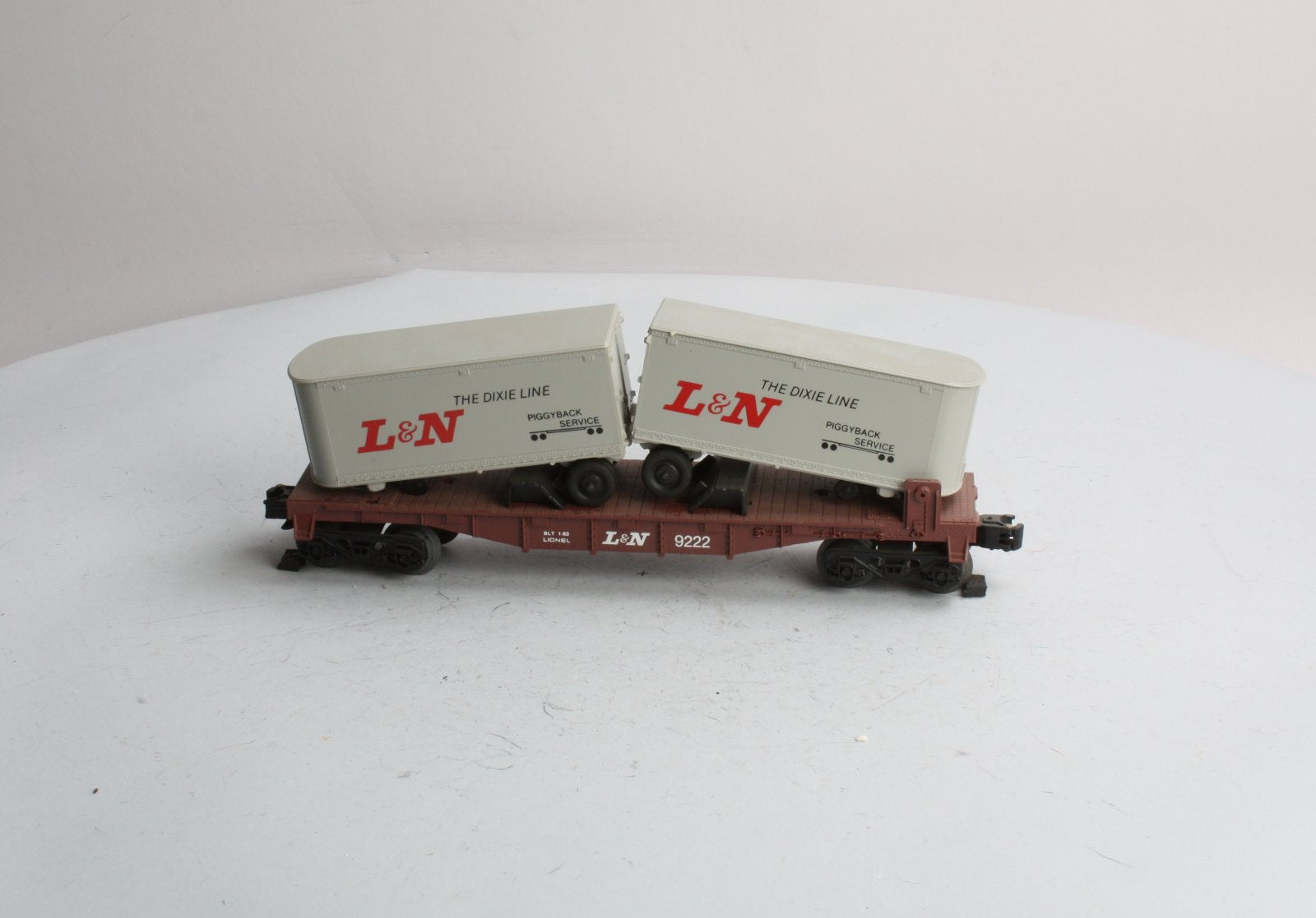 Lionel 6-9222 O Gauge Louisville and Nashville Flatcar with Vans