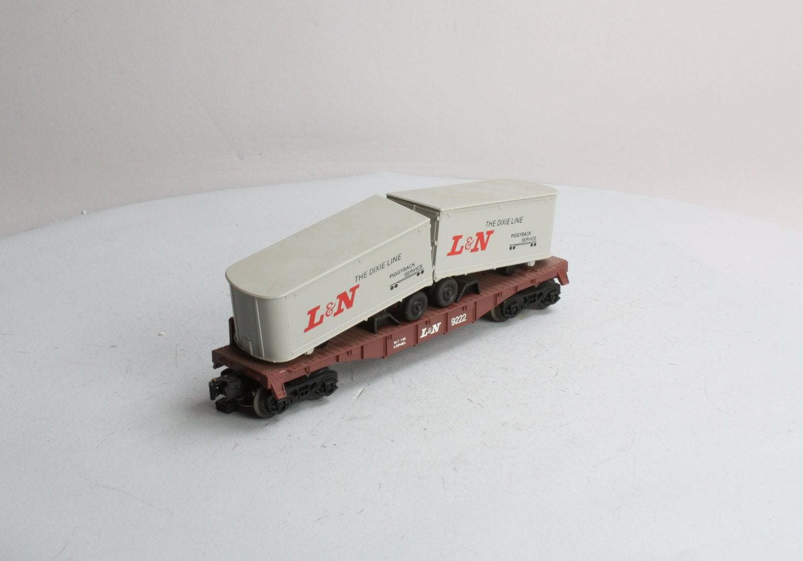 Lionel 6-9222 O Gauge Louisville and Nashville Flatcar with Vans
