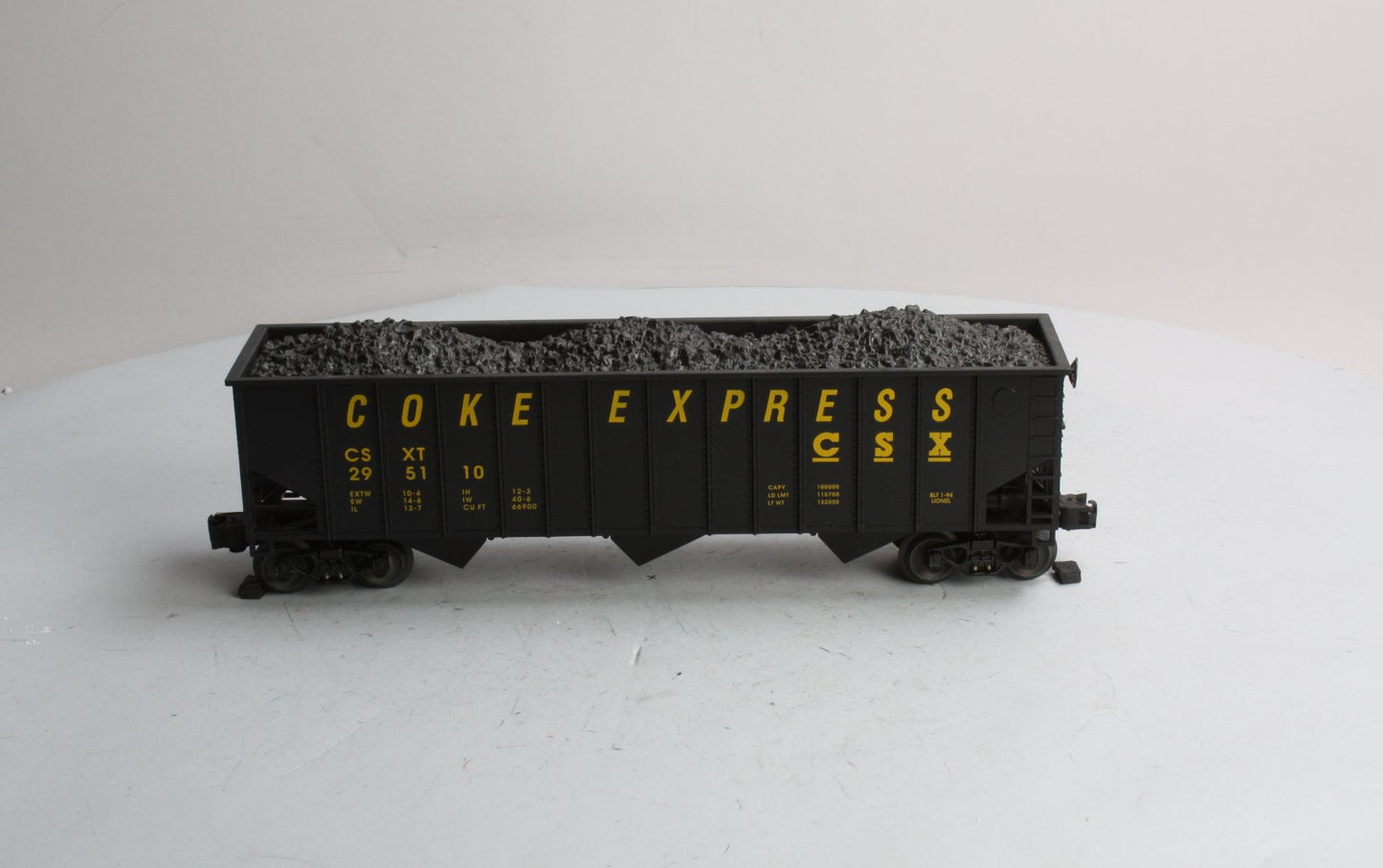 Lionel 6-17120 O Gauge CSX 3-Bay Hopper with Coal Load