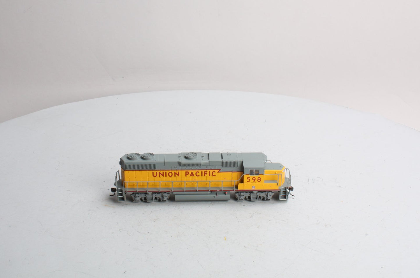 Atlas 907 HO Union Pacific "Baby Wings" GP38-2 Diesel Locomotive #598