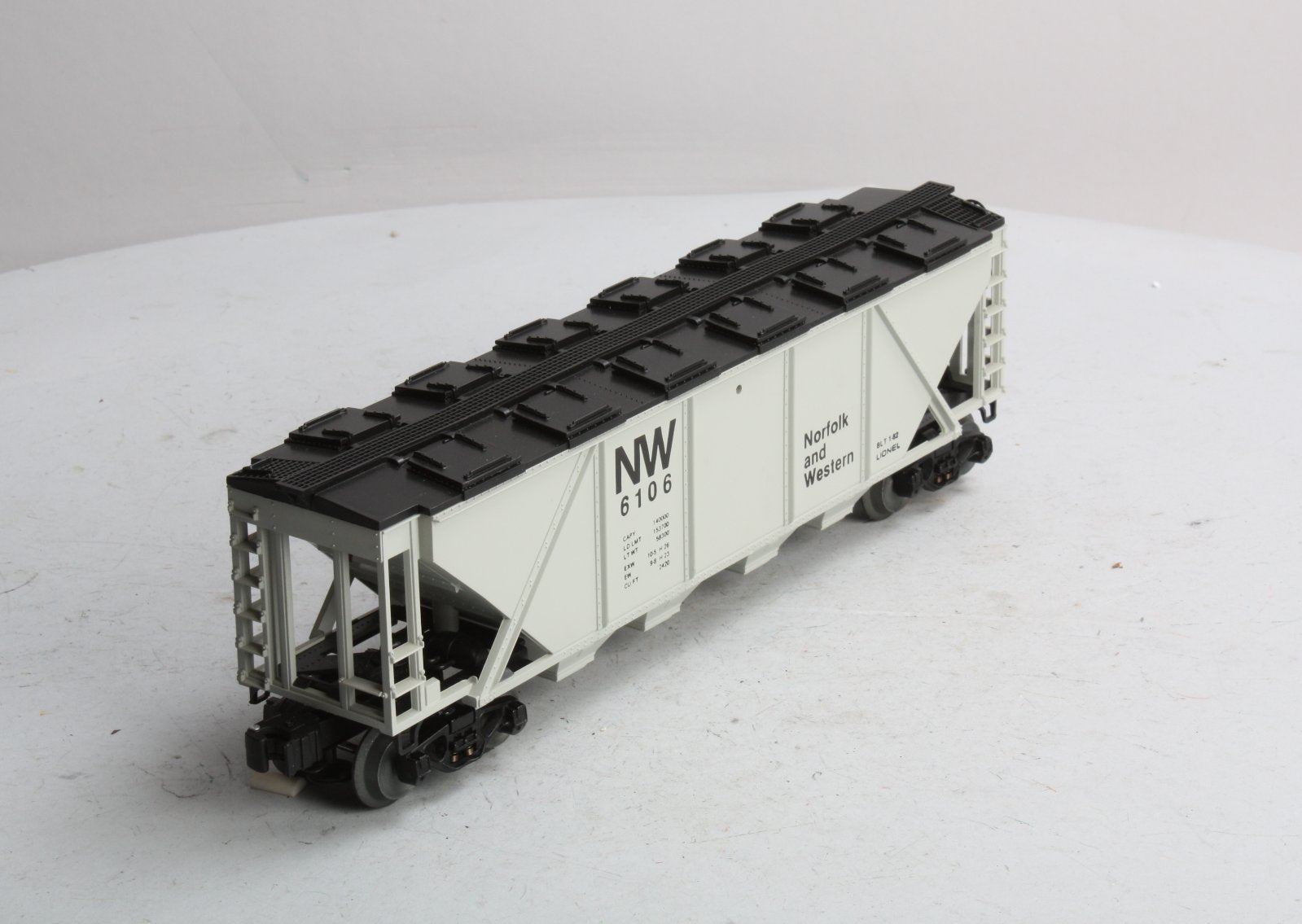 Lionel 6-6106 Norfolk & Western Covered Hopper