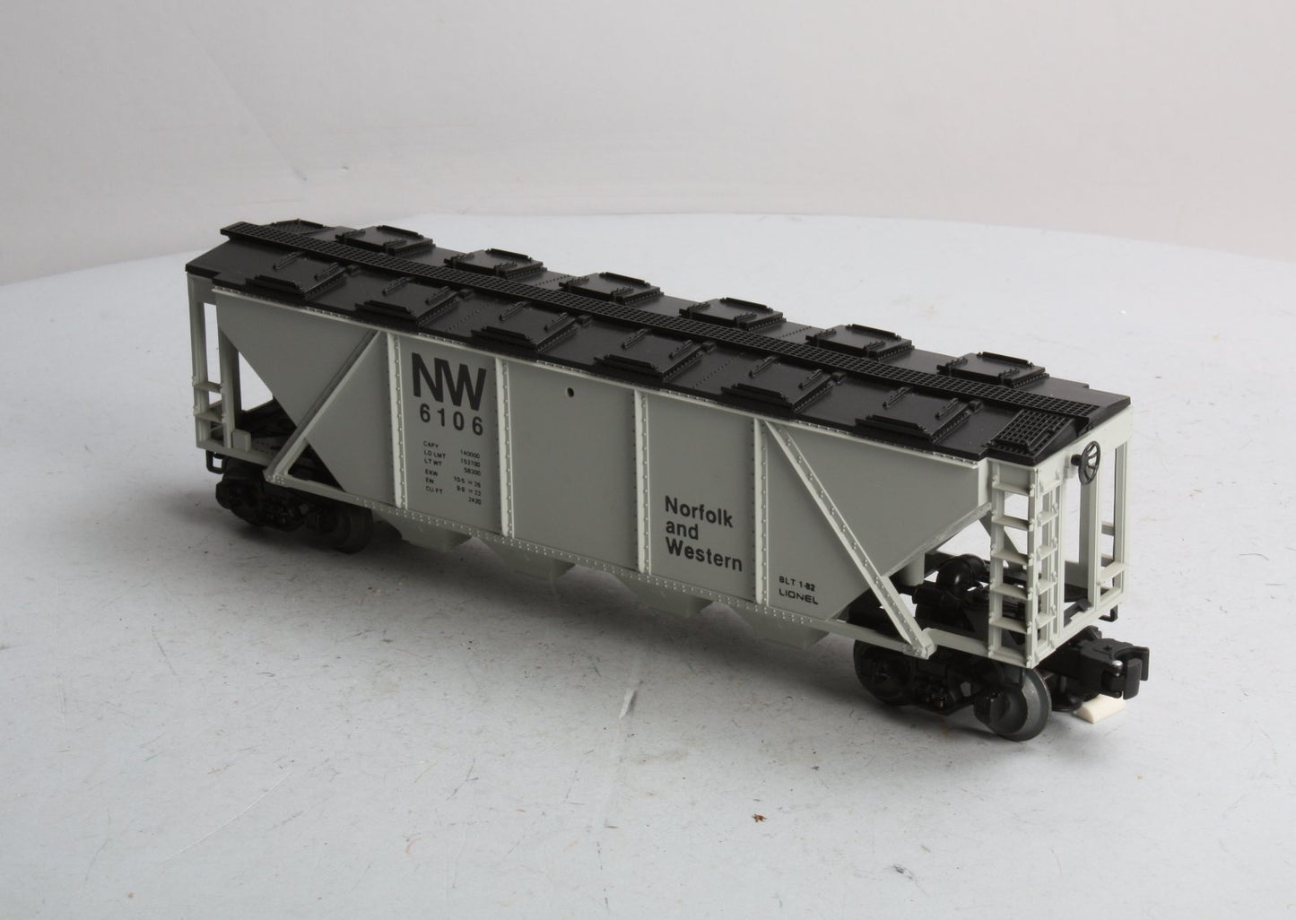 Lionel 6-6106 Norfolk & Western Covered Hopper