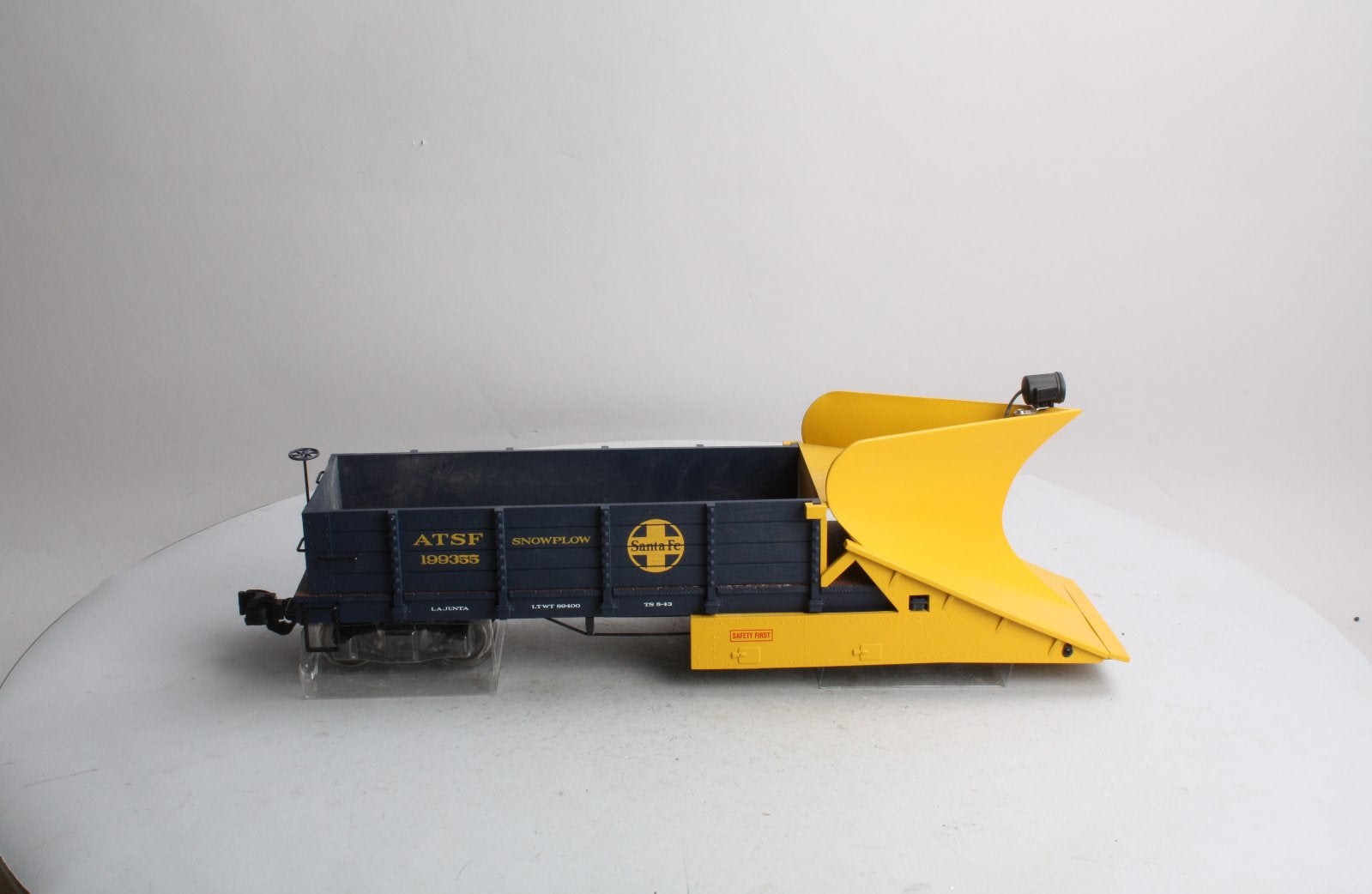 Aristo-Craft 46708 G Santa Fe Wedge Snow Plow