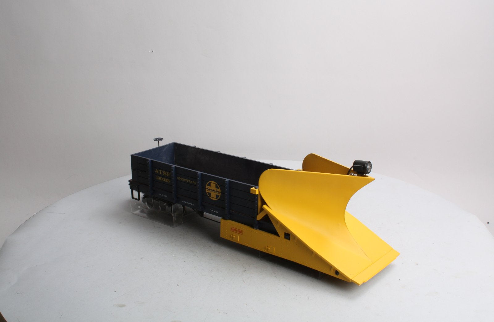 Aristo-Craft 46708 G Santa Fe Wedge Snow Plow