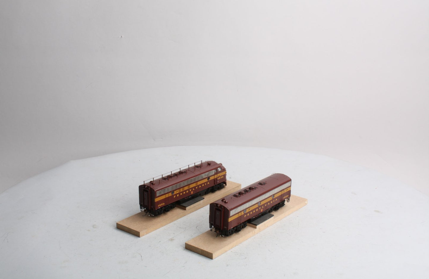 Athearn G22322 HO PRR FP7-F7B Diesel Locomotive w/DCC & Sound #9832A, #9832B