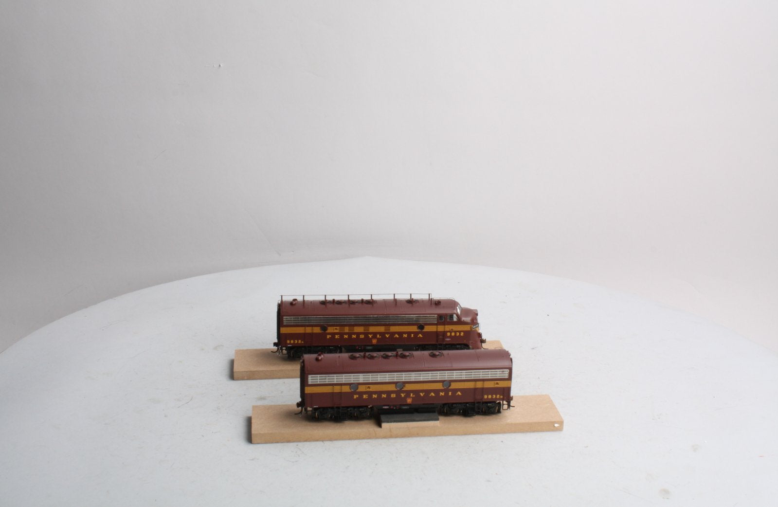 Athearn G22322 HO PRR FP7-F7B Diesel Locomotive w/DCC & Sound #9832A, #9832B