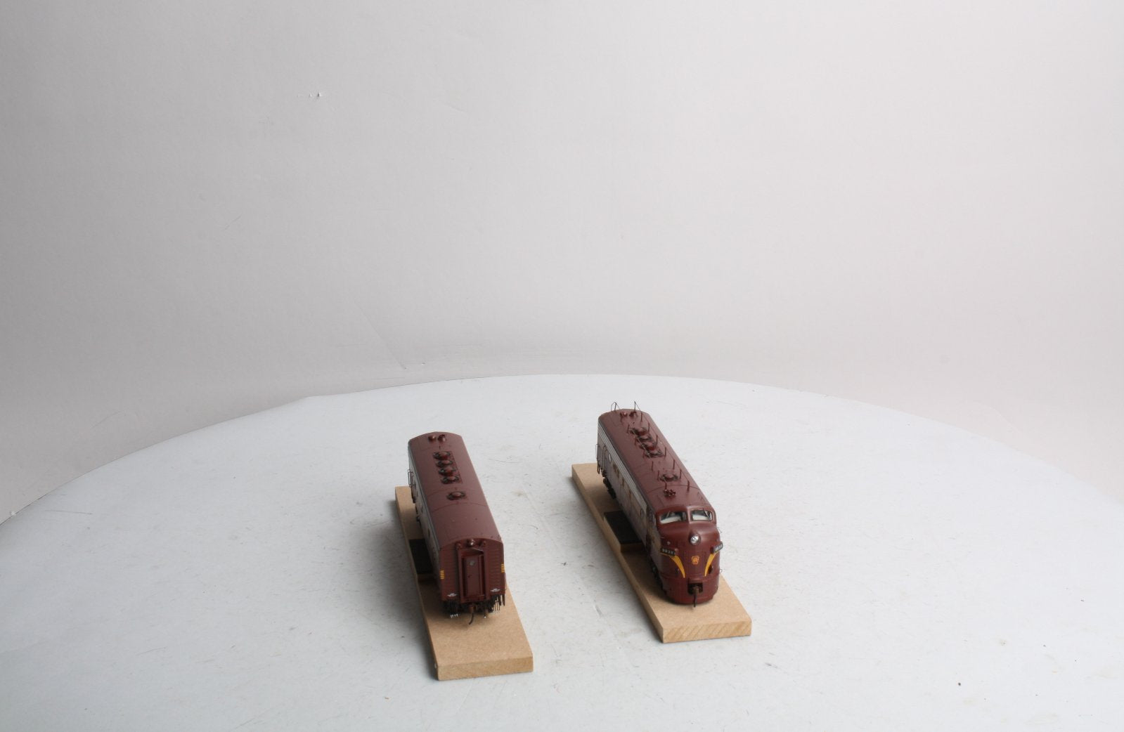 Athearn G22322 HO PRR FP7-F7B Diesel Locomotive w/DCC & Sound #9832A, #9832B