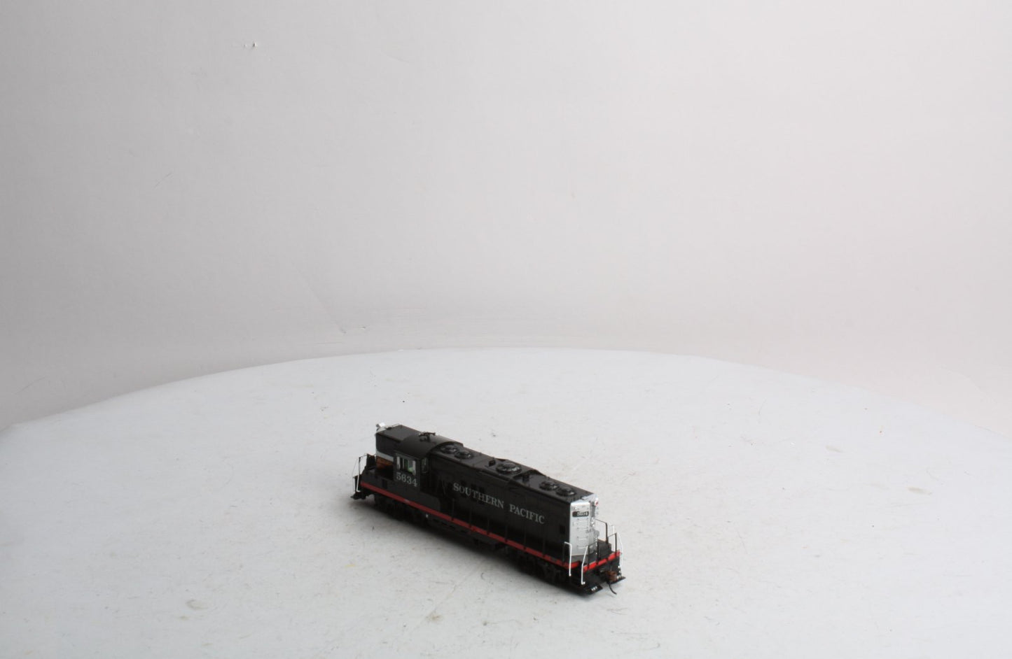 Athearn G62616 HO Scale Southern Pacific/Widow GP9 Diesel w/DCC & Sound #5634