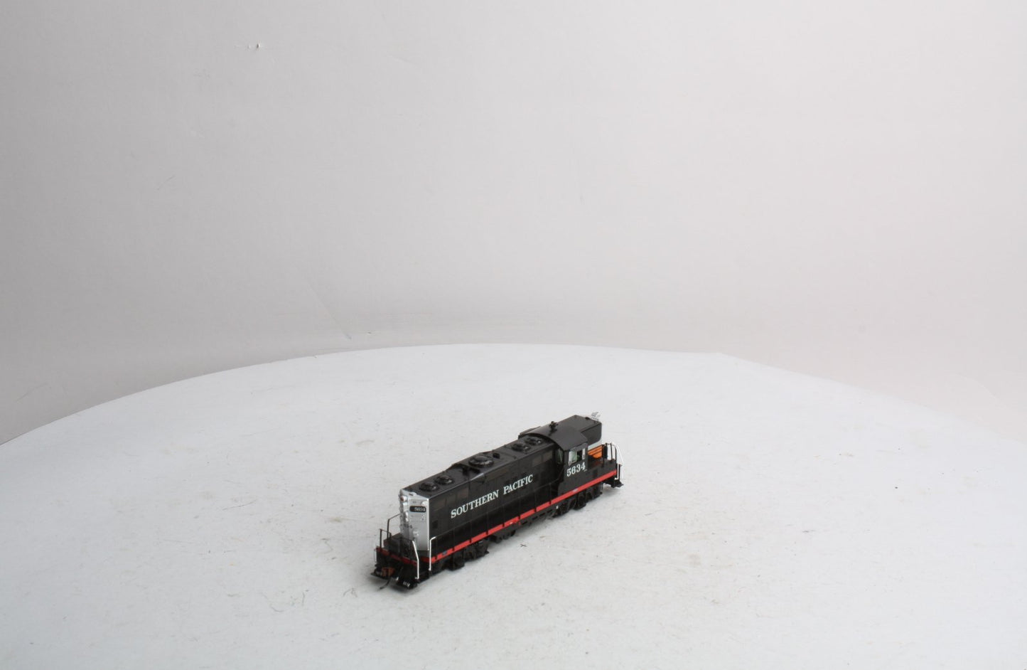 Athearn G62616 HO Scale Southern Pacific/Widow GP9 Diesel w/DCC & Sound #5634