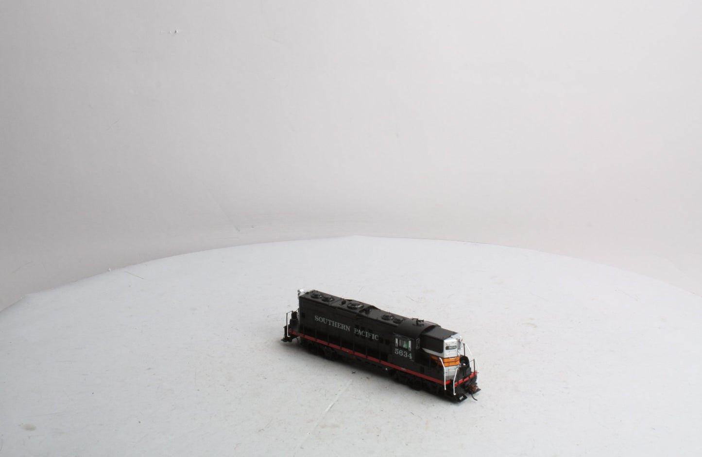 Athearn G62616 HO Scale Southern Pacific/Widow GP9 Diesel w/DCC & Sound #5634