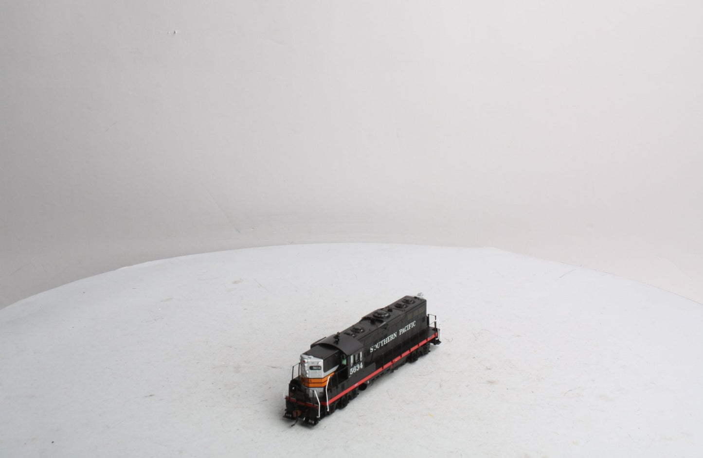 Athearn G62616 HO Scale Southern Pacific/Widow GP9 Diesel w/DCC & Sound #5634