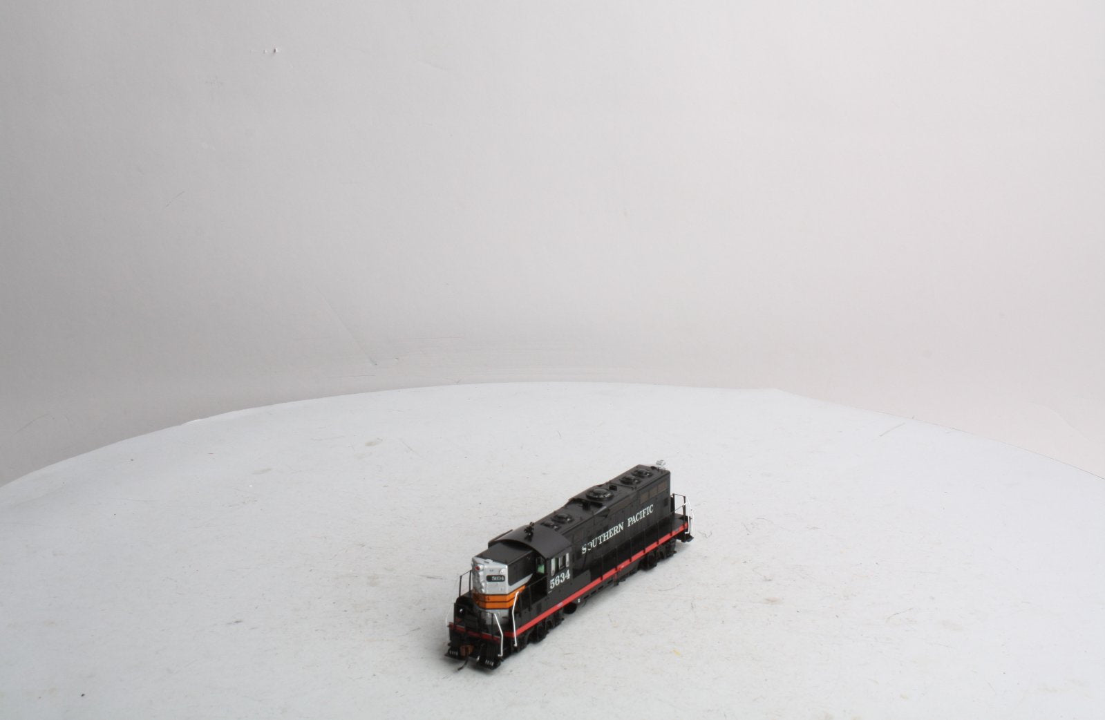 Athearn G62616 HO Scale Southern Pacific/Widow GP9 Diesel w/DCC & Sound #5634