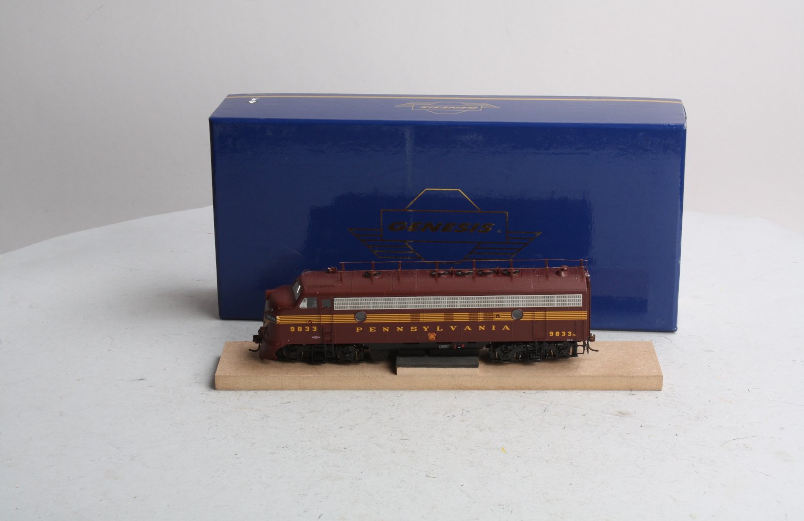 Athearn G22320 HO Pennsylvania FP7A Diesel Locomotive w/DCC & Sound #9833A