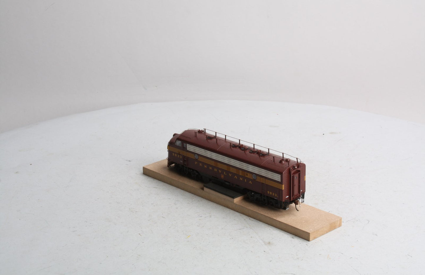 Athearn G22320 HO Pennsylvania FP7A Diesel Locomotive w/DCC & Sound #9833A