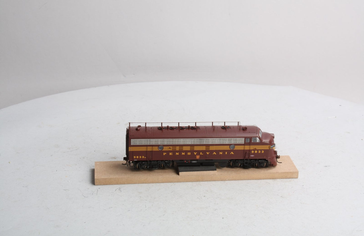 Athearn G22320 HO Pennsylvania FP7A Diesel Locomotive w/DCC & Sound #9833A