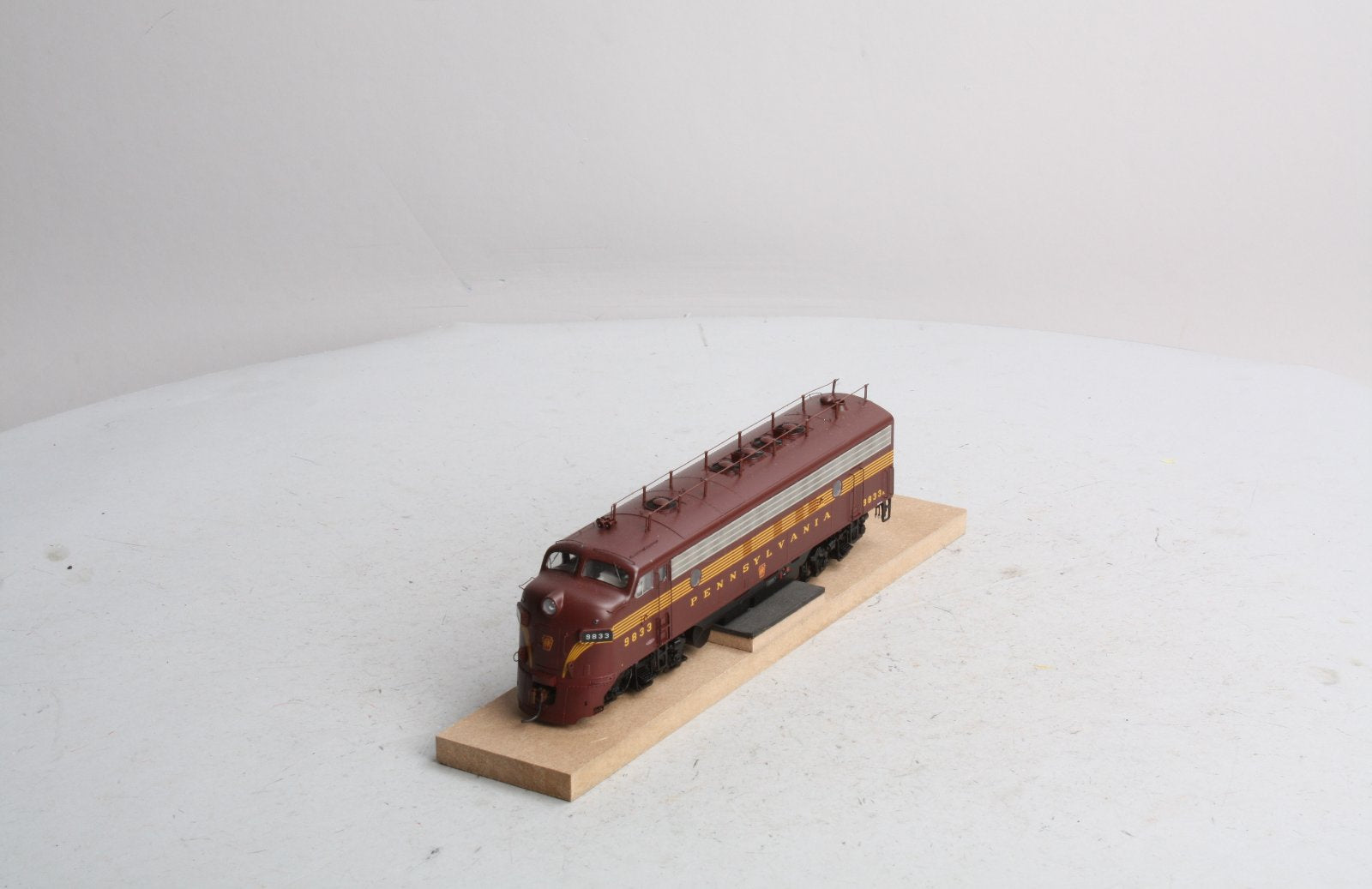 Athearn G22320 HO Pennsylvania FP7A Diesel Locomotive w/DCC & Sound #9833A