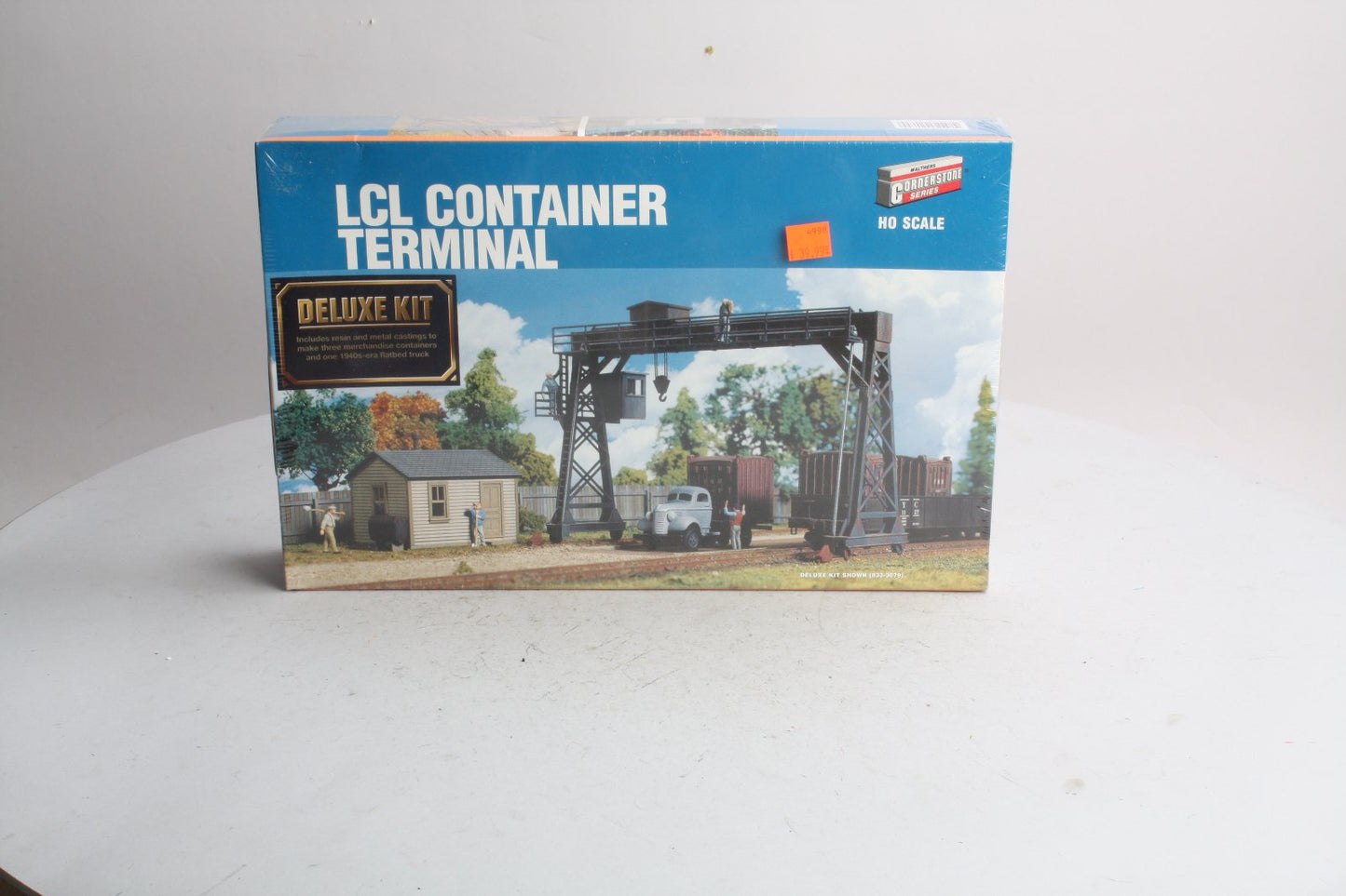 Walthers 933-3709 HO Scale LCL Container Terminal Structure Kit