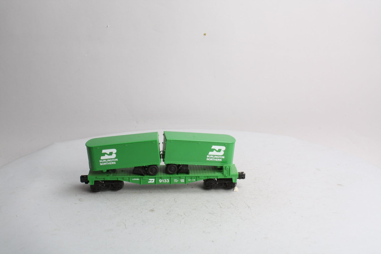 Lionel 6-9133 O Gauge Burlington Northern Flatcar #9133 with Trailers