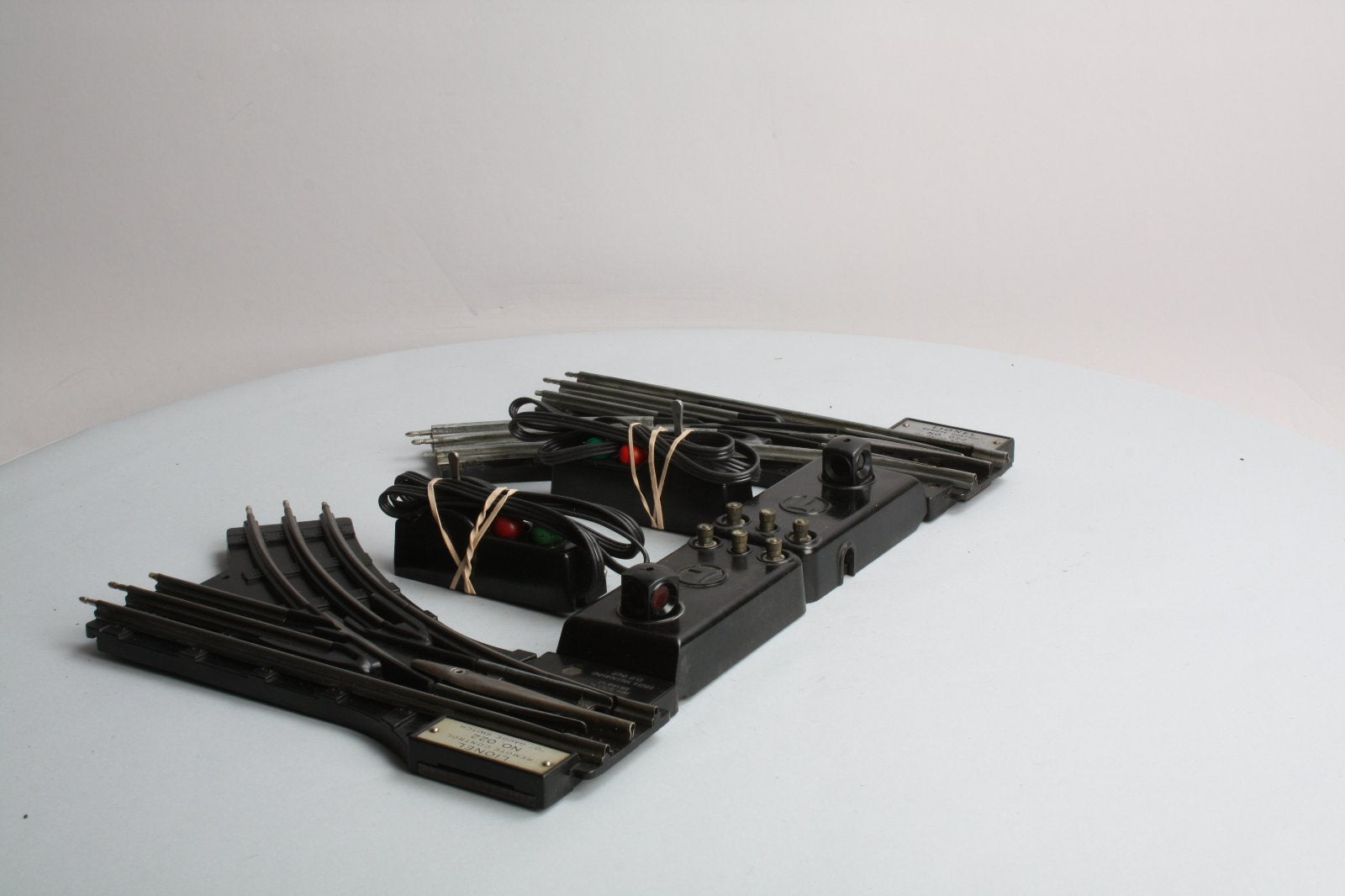 Lionel O22 Vintage O Left-Hand & Right-Hand Remote Control Switches (Pair of 2)