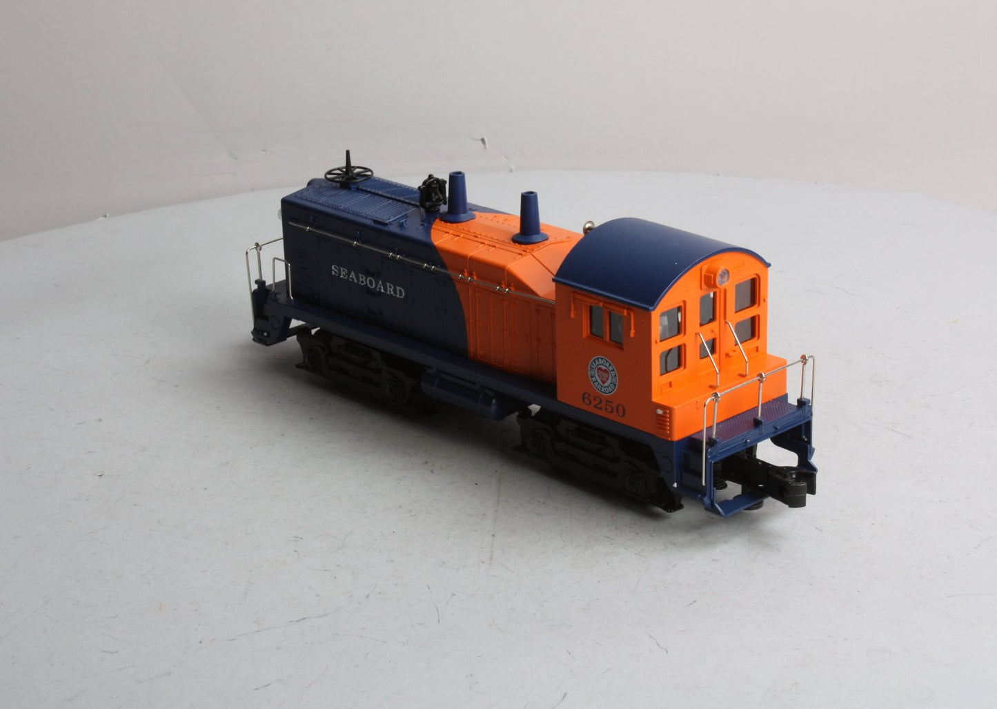 Williams 21697 O Gauge Seaboard NW-2 Switcher Powered Locomotive