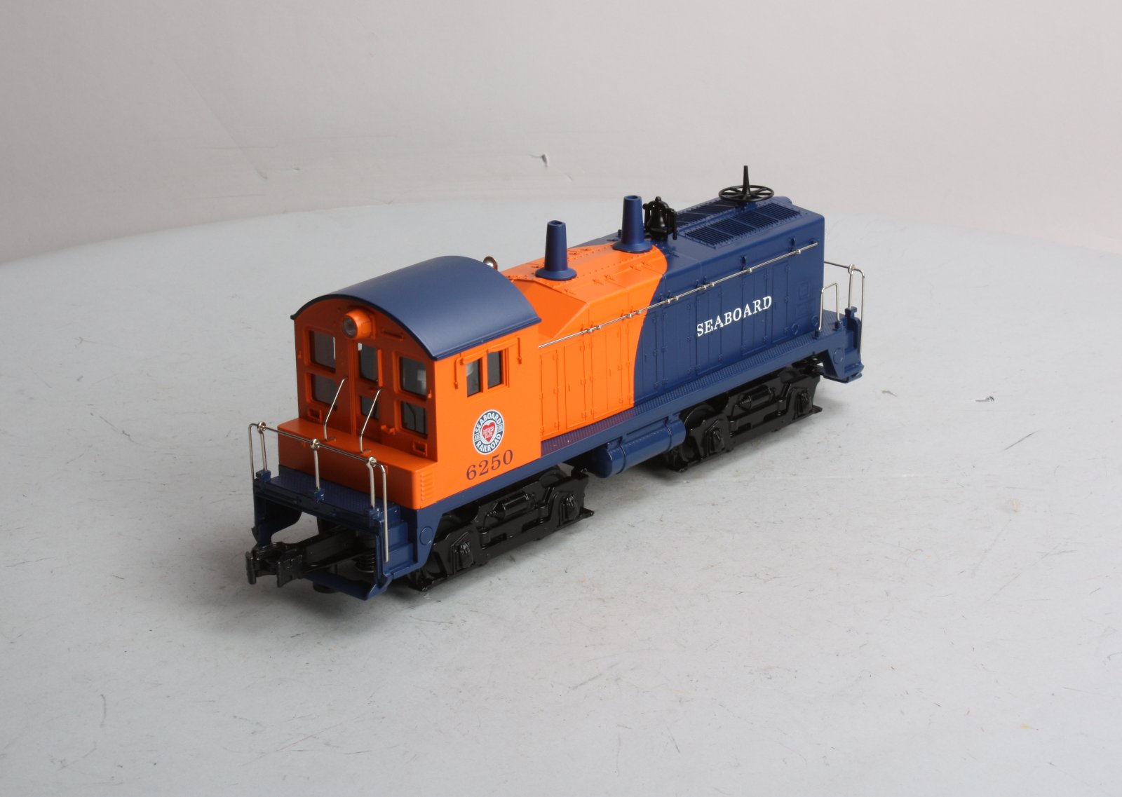 Williams 21697 O Gauge Seaboard NW-2 Switcher Powered Locomotive