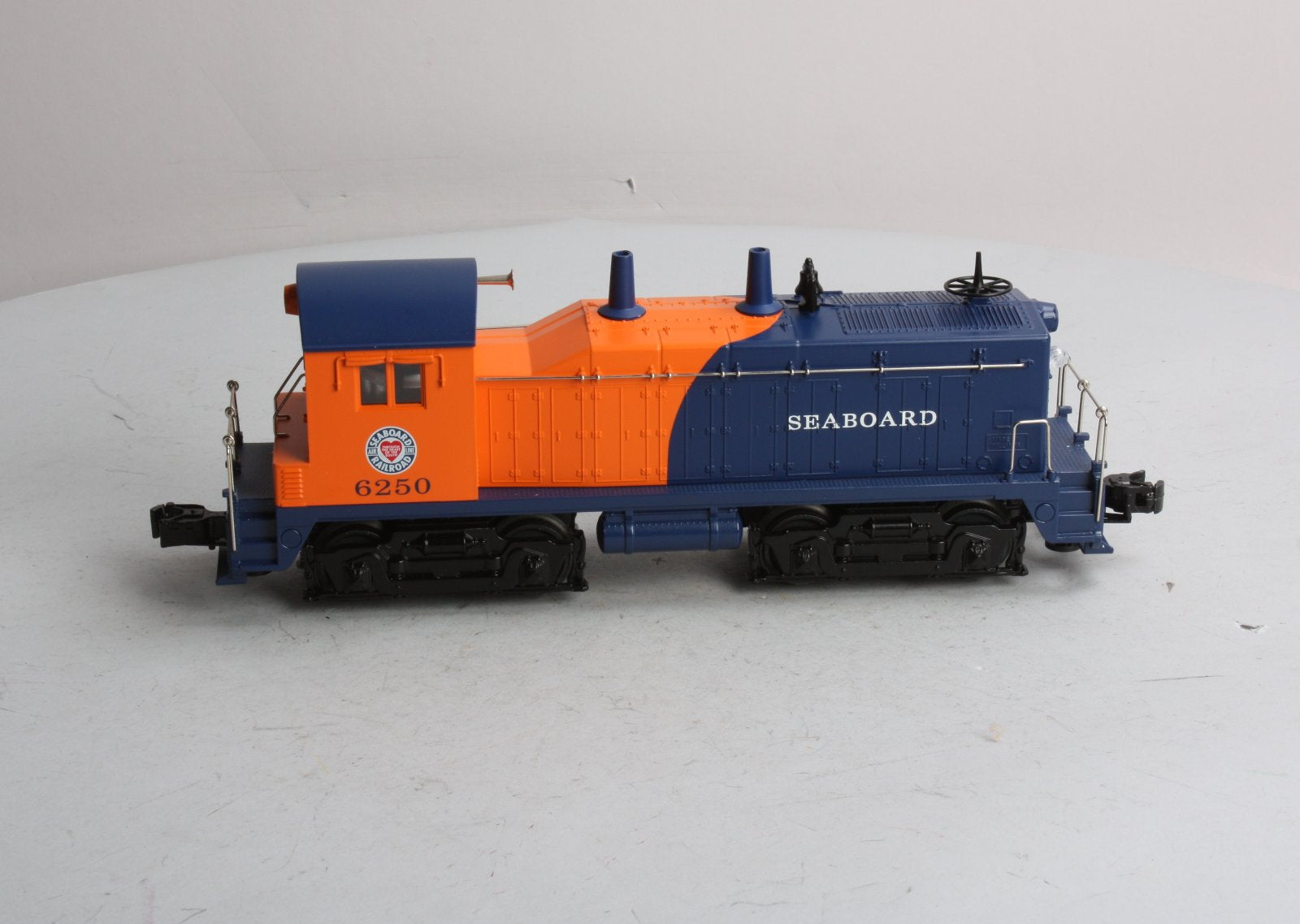 Williams 21697 O Gauge Seaboard NW-2 Switcher Powered Locomotive