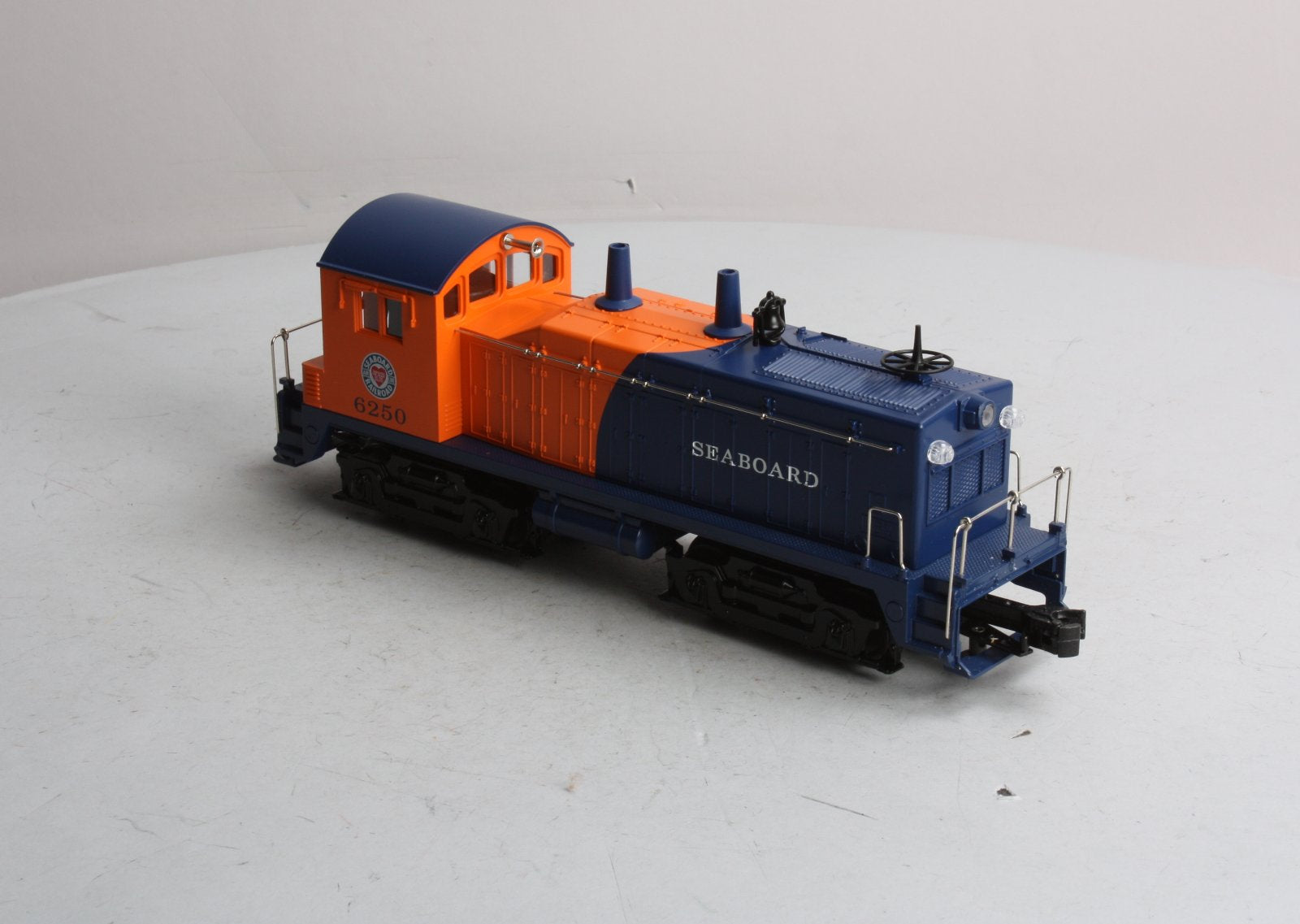 Williams 21697 O Gauge Seaboard NW-2 Switcher Powered Locomotive