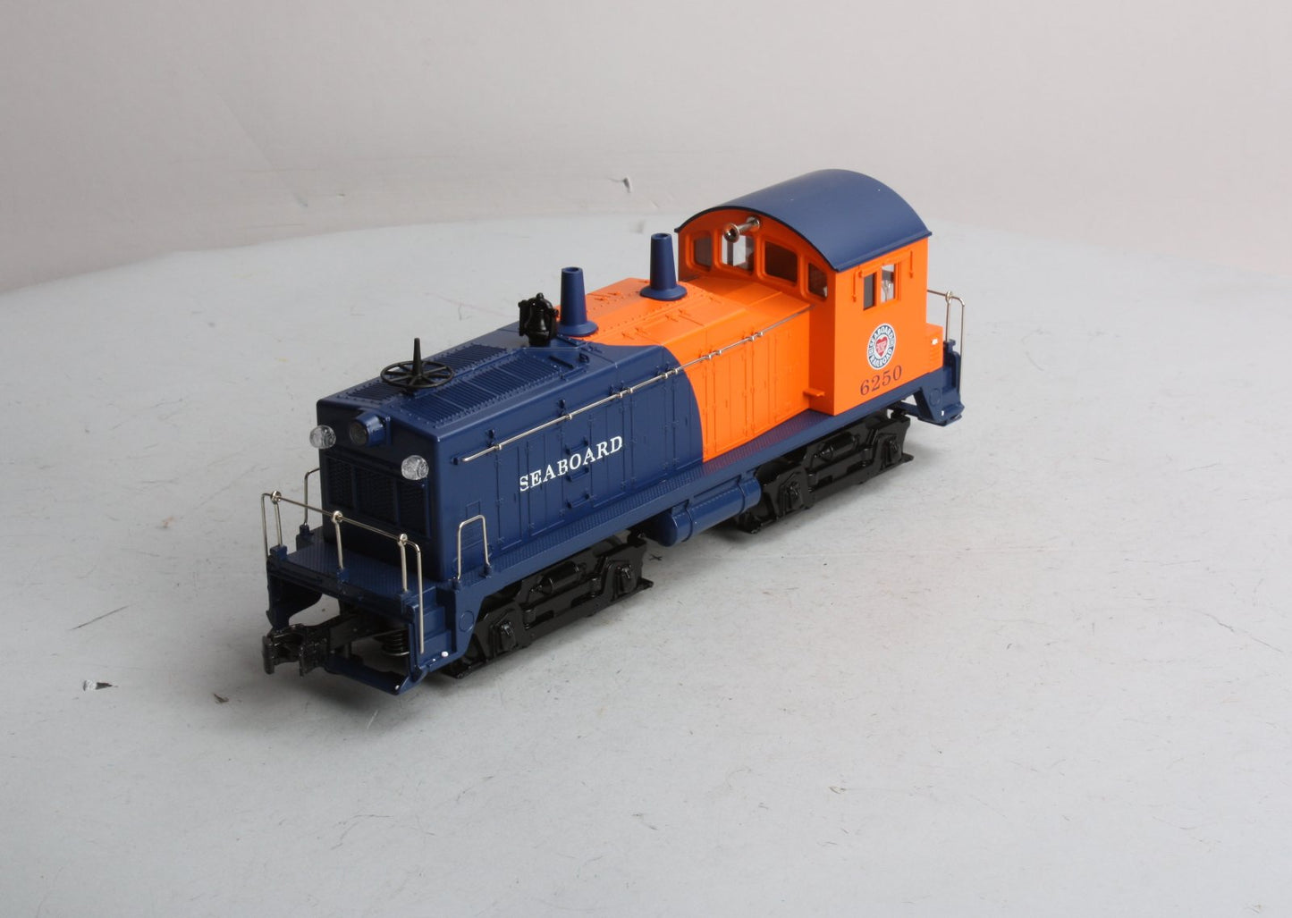 Williams 21697 O Gauge Seaboard NW-2 Switcher Powered Locomotive