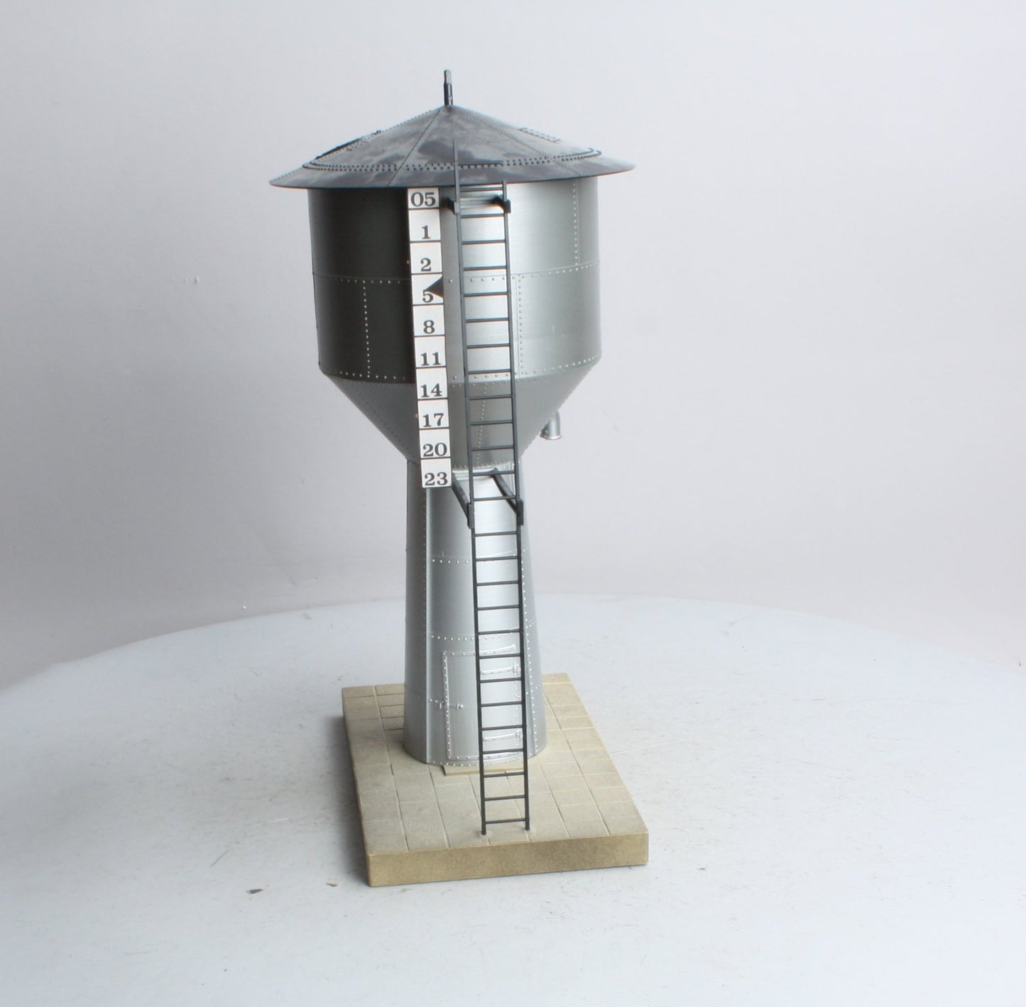 Pola 922 G Scale European Water Tower