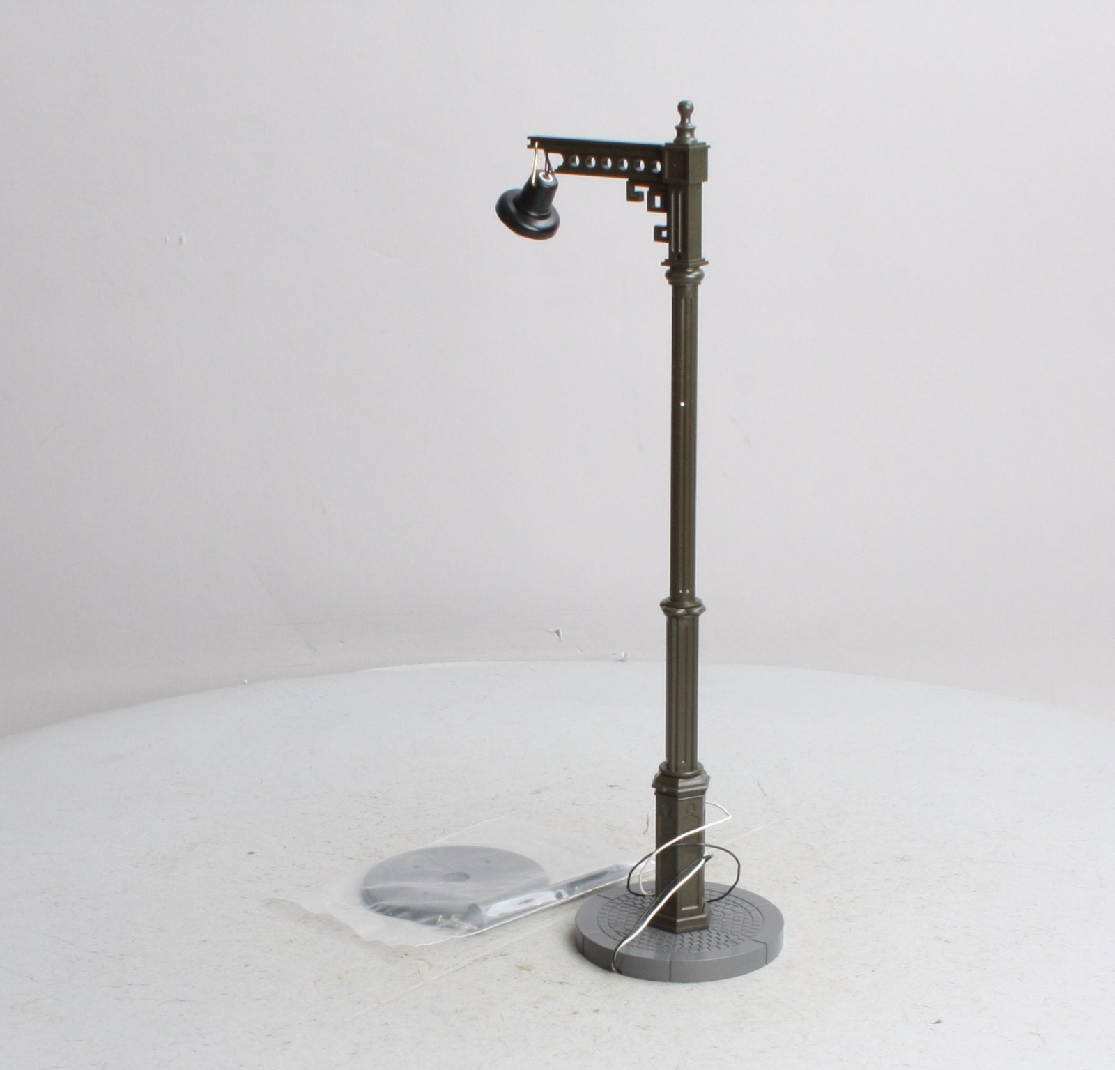 LGB 5055 G Scale 14-18 Volt Lighted Lamppost